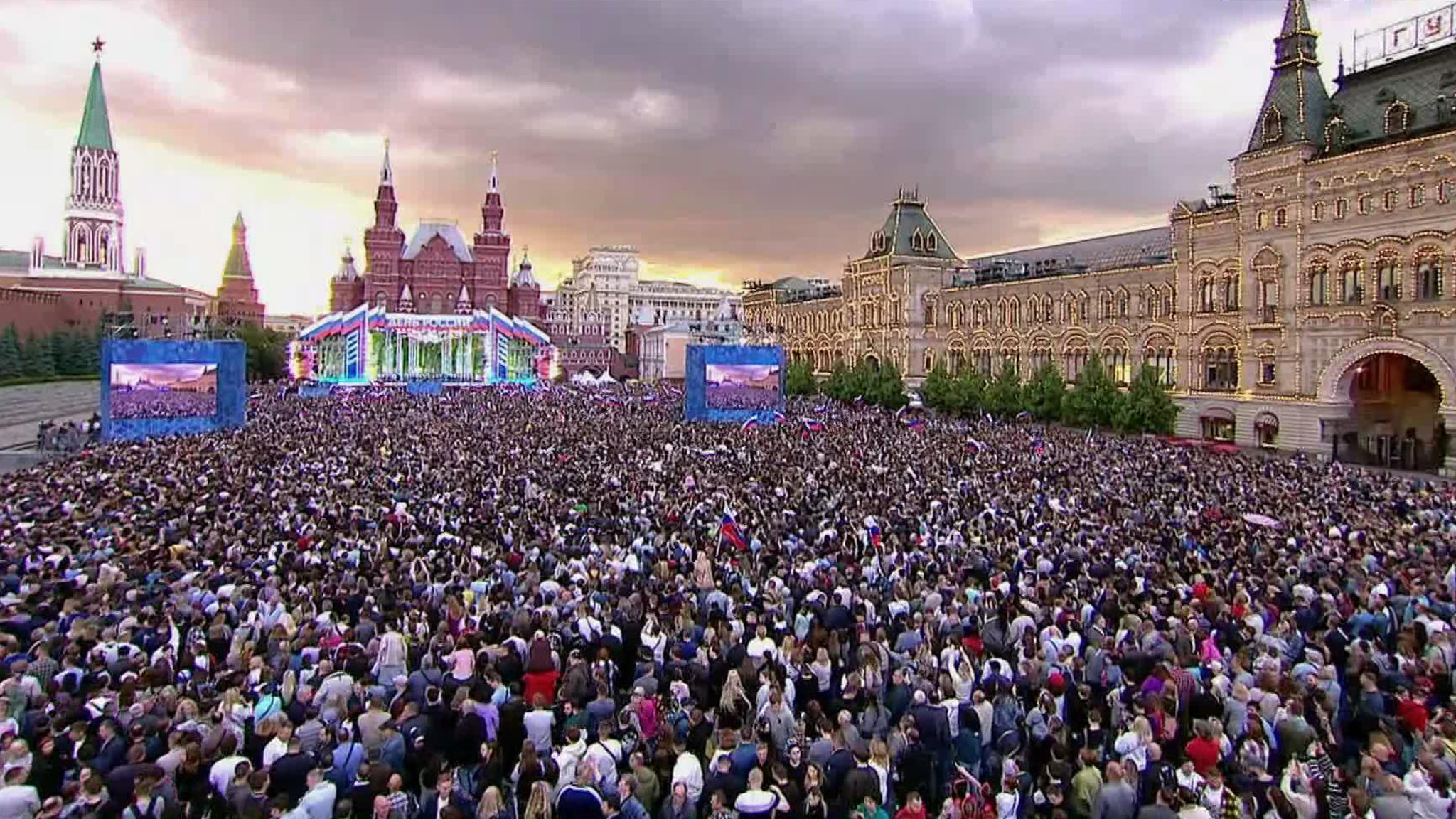 В честь Дня России на Красной площади Москвы состоялся праздничный концерт