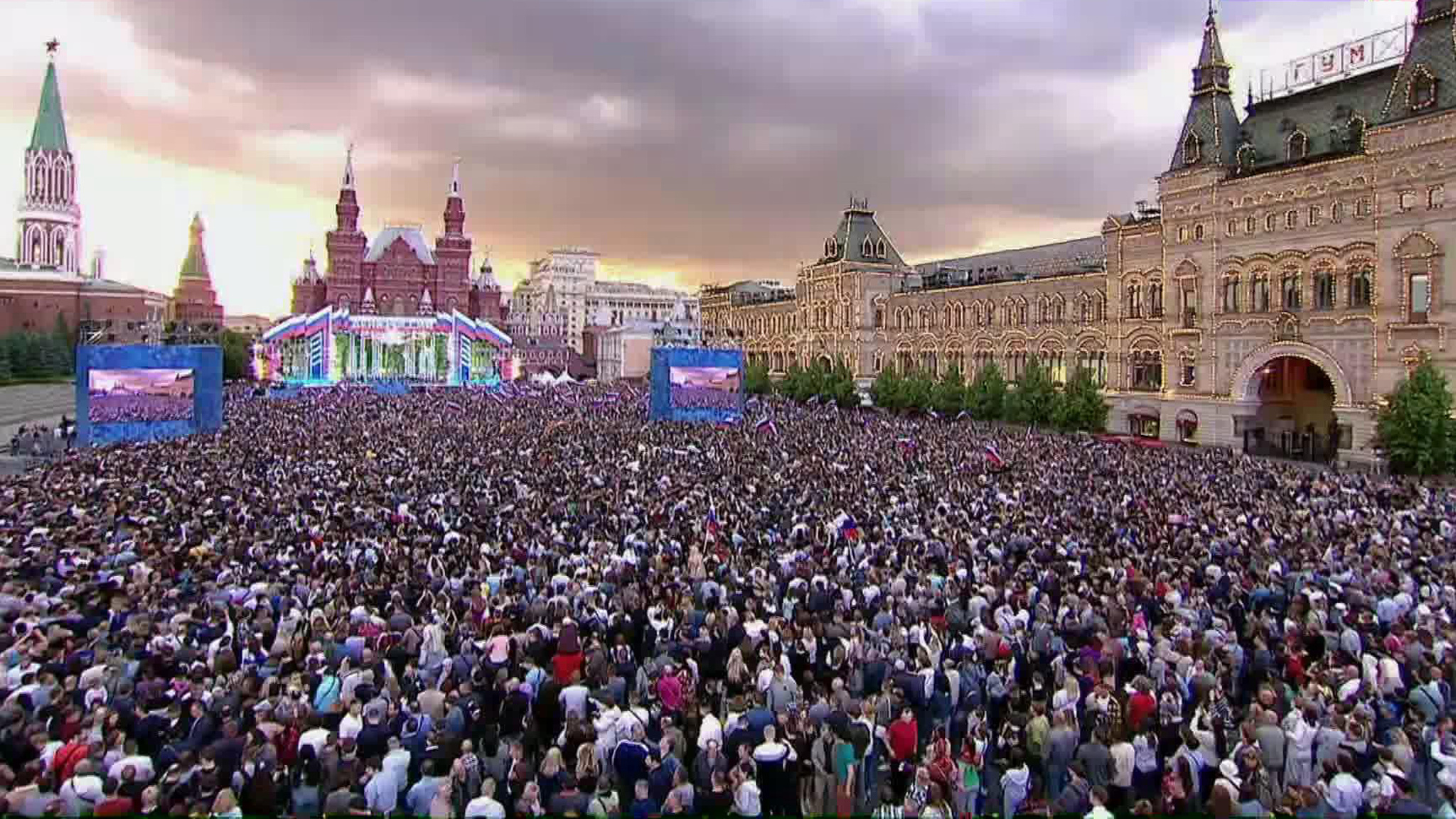 В честь Дня России на Красной площади Москвы состоялся праздничный концерт