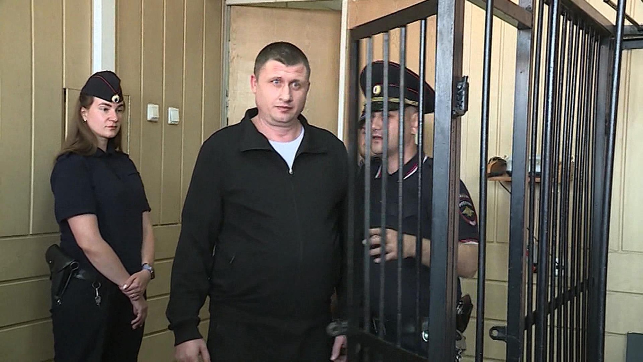 Суд отпустил на свободу предполагаемых убийц школьницы
