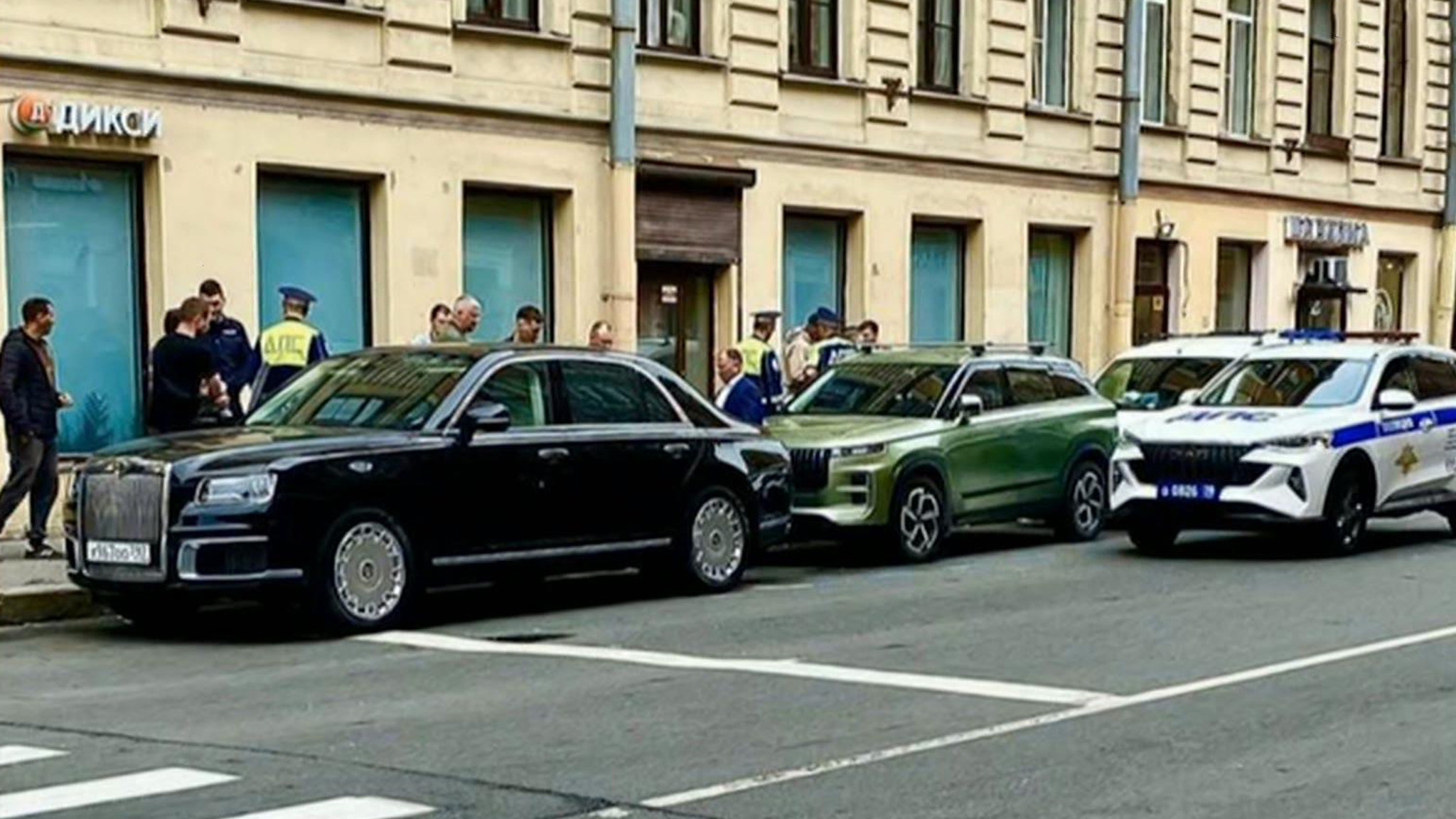 Aurus Senat в центре Петербурга привлек внимание сотрудников ДПС