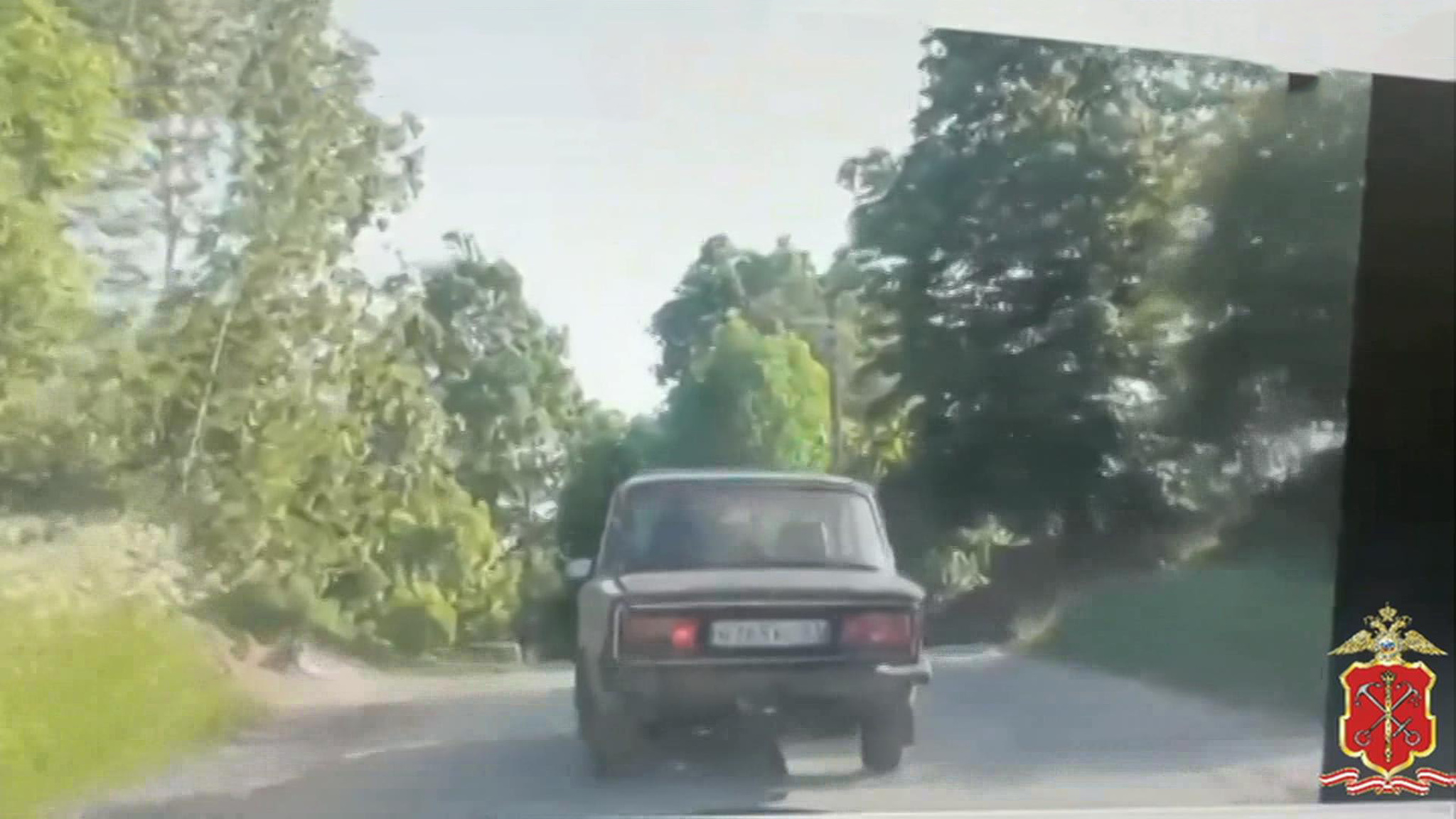 В Ленинградской области 17-летний лихач удирал от полицейских. Видео