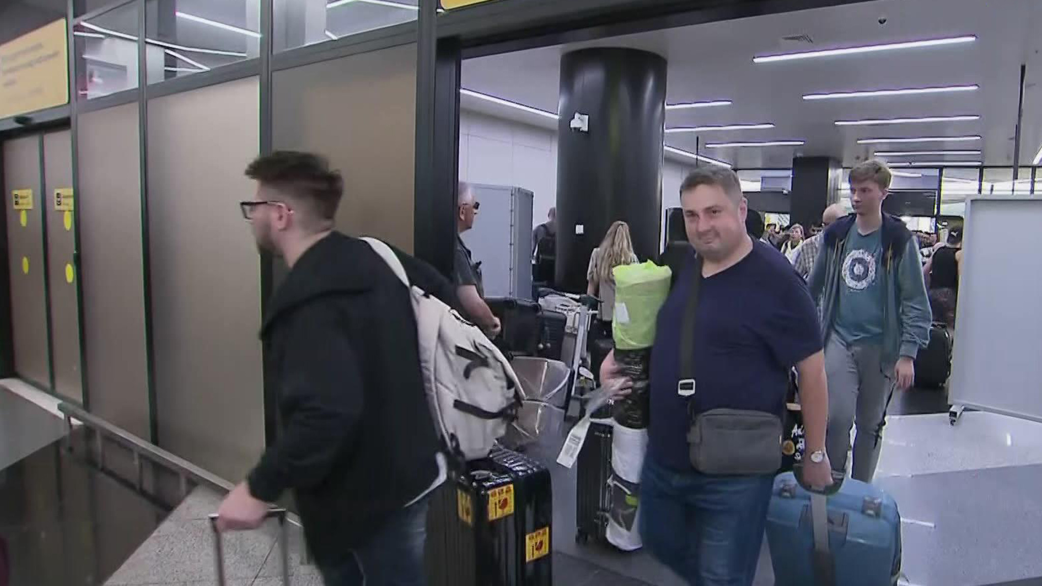 Музыканты Большого симфонического оркестра прилетели из Баку в Москву