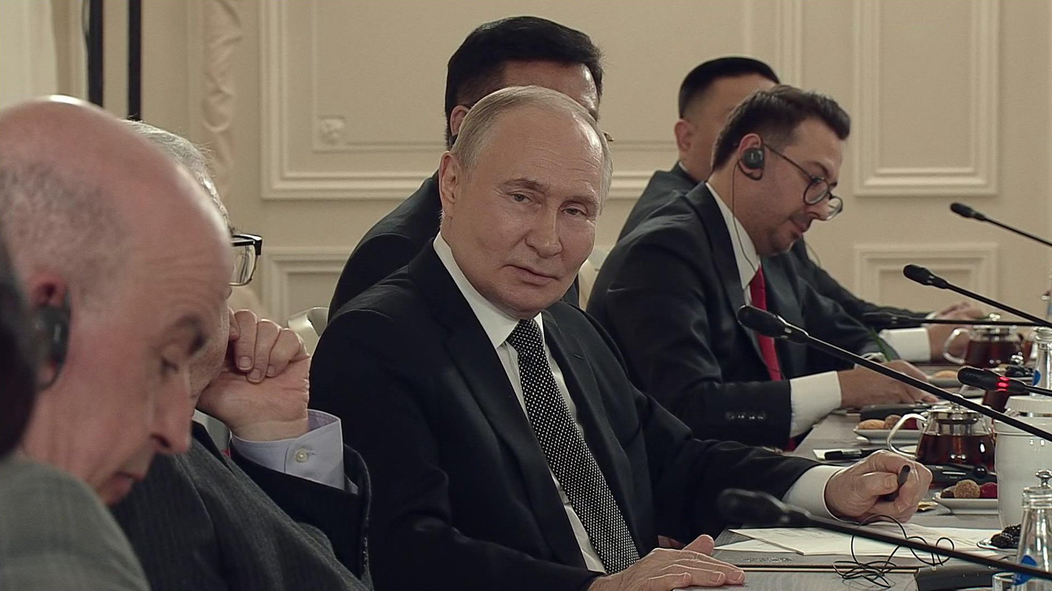 Разговор Путина с журналистами попал в заголовки СМИ по всему миру