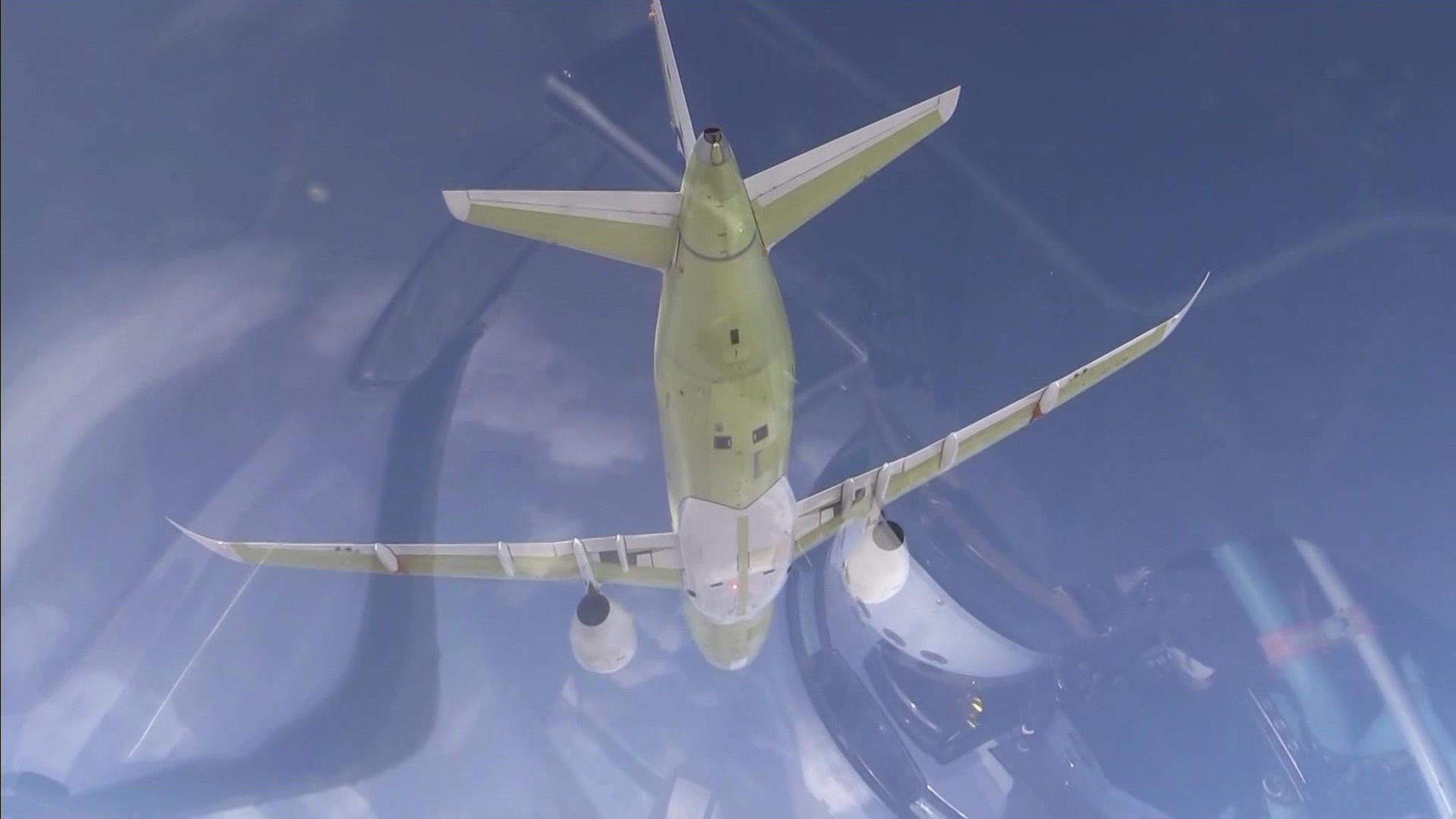 Полностью отечественный Sukhoi Superjet 100 прилетел в Жуковский