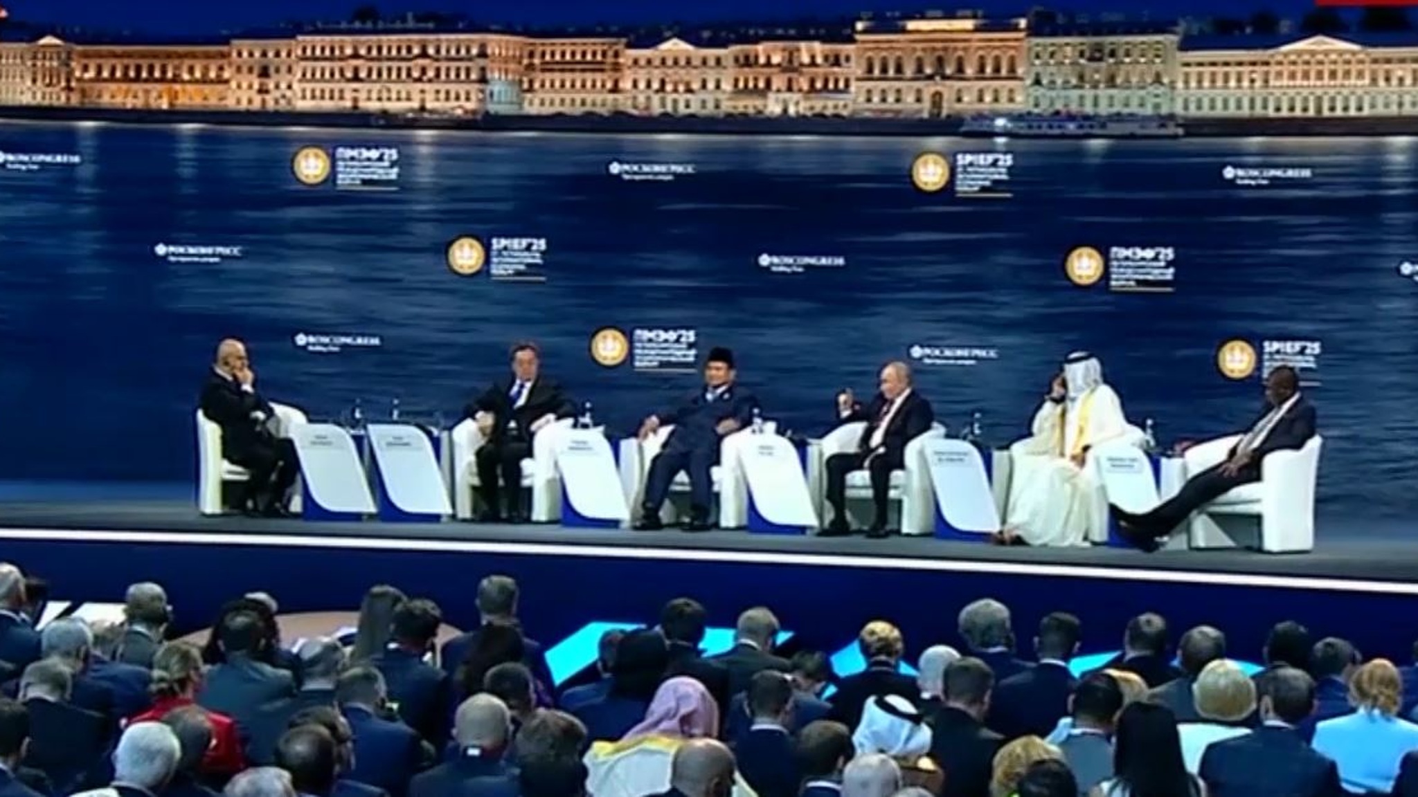 В третий день ПМЭФ-2025 Глава Марий Эл подписал новые соглашения и принял участие в пленарном заседании с Президентом России