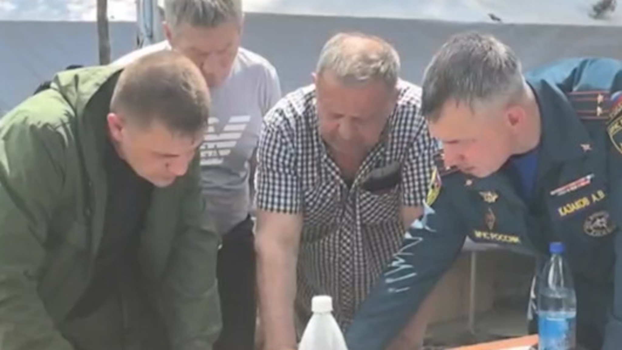 На окраине посёлка Атамановка проводится оперштаб по тушению пожара