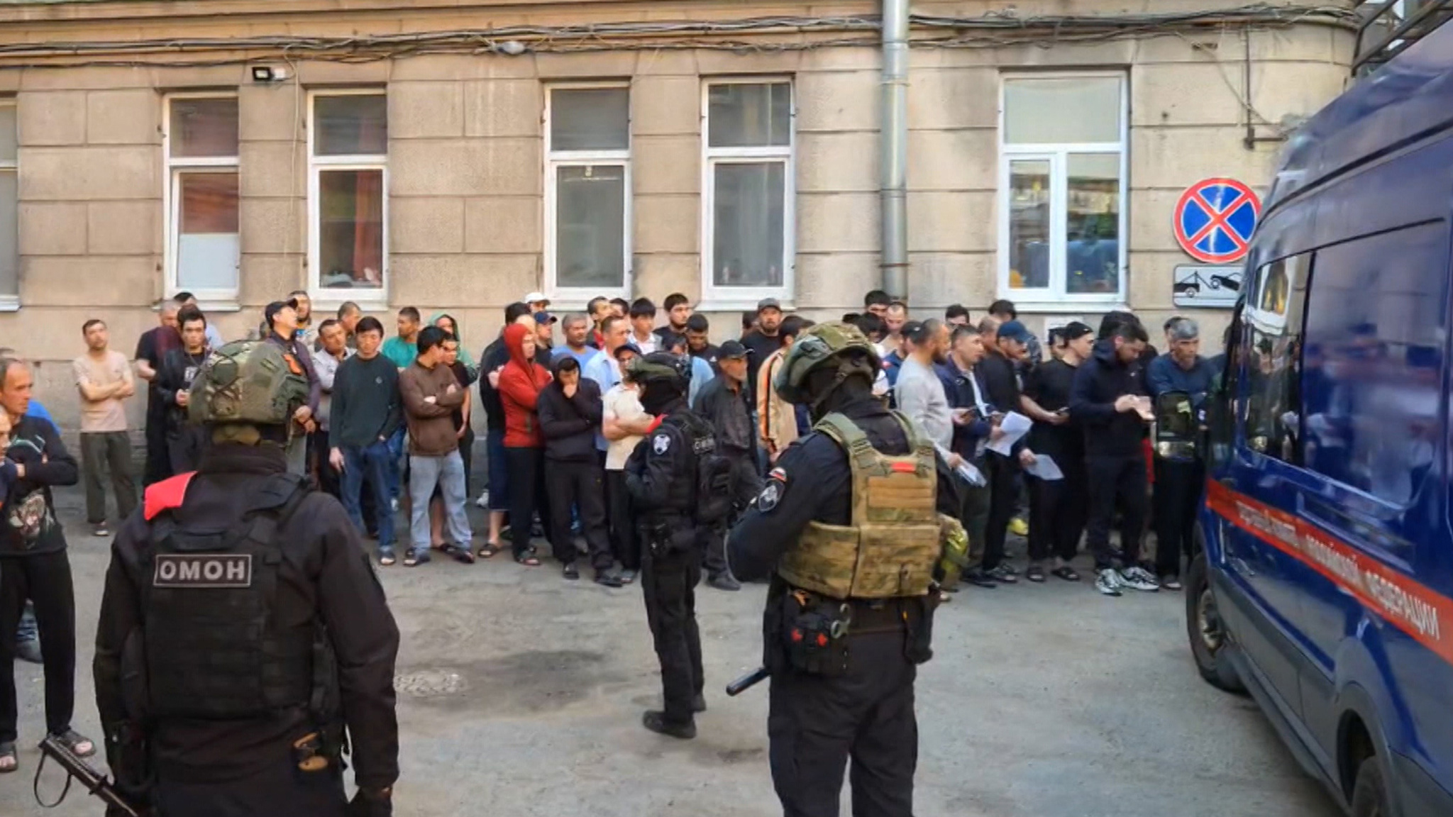В Санкт-Петербурге силовики провели масштабный рейд в хостеле
