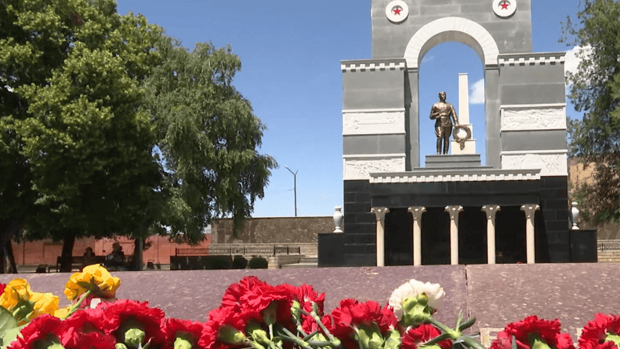 В Карачаево-Черкесии прошли памятные мероприятия в честь тех, кто защищал нашу Родину