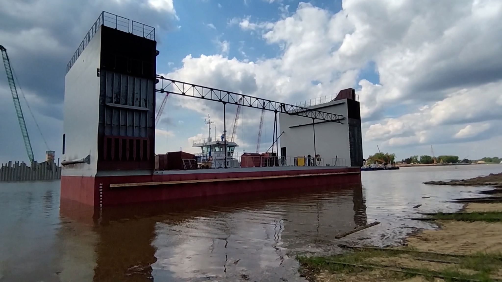 Нижегородские корабелы строят для Архангельска плавучий док