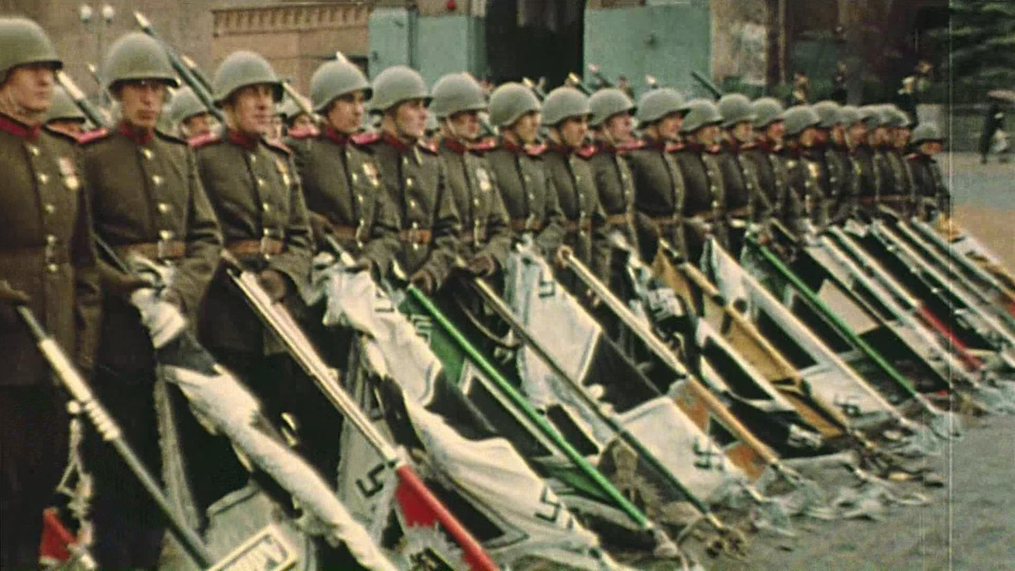 На Параде Победы 1945 года состоялось символическое погребение нацизма