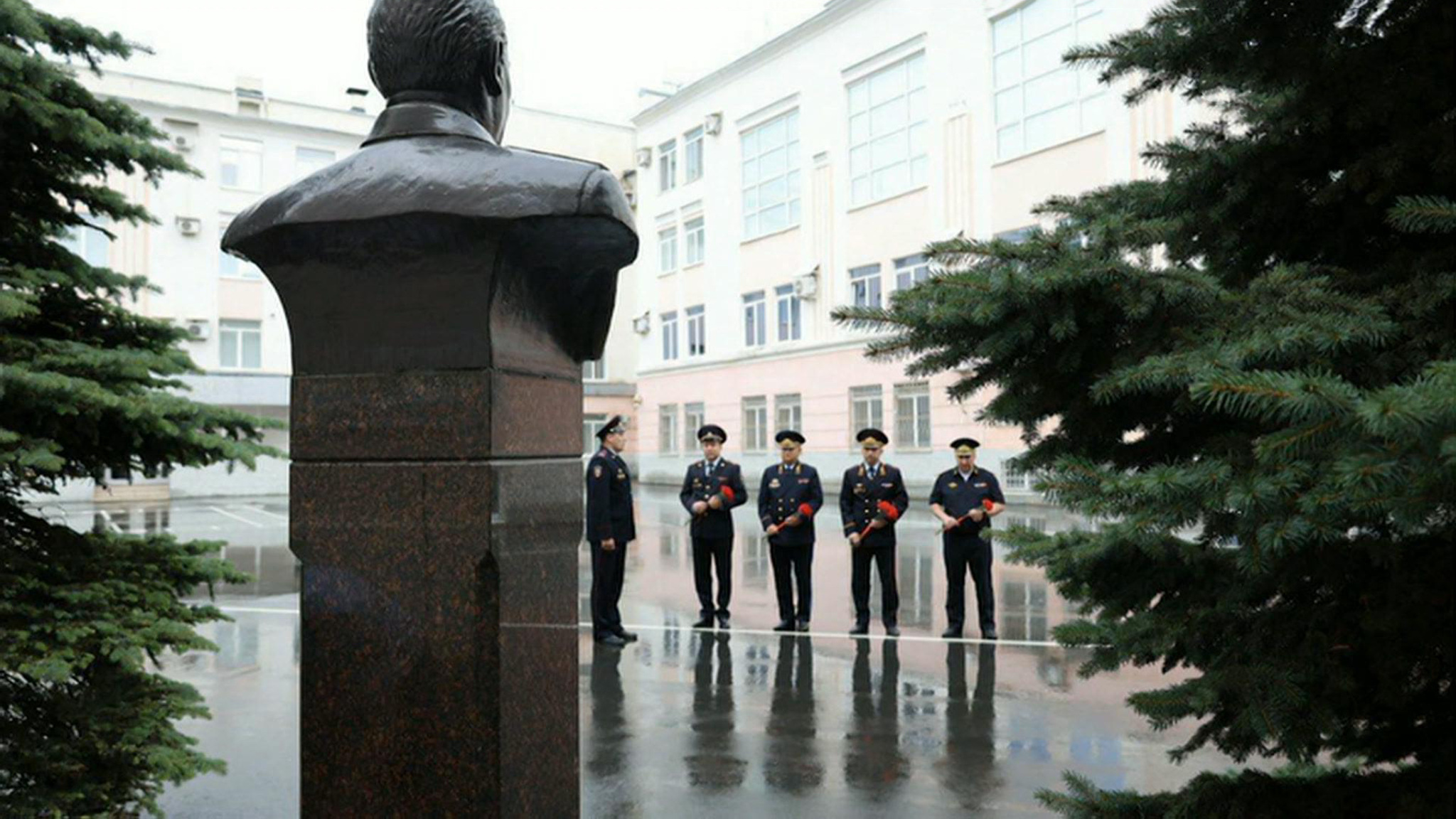 Ростовские полицейские помянули героического коллегу