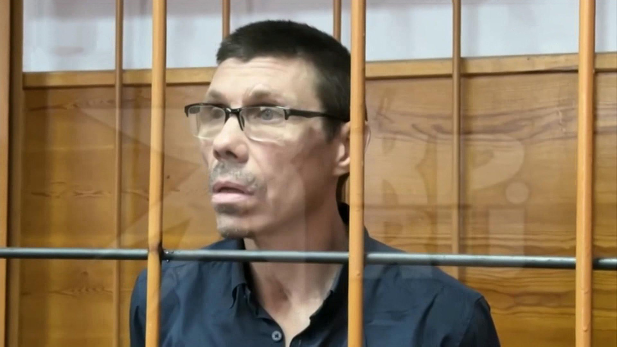 Рок-музыкант отправляется в колонию
