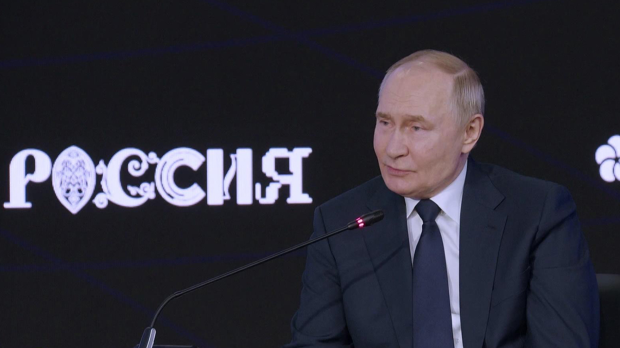 На форуме АСИ Путин обсудил стратегические инициативы