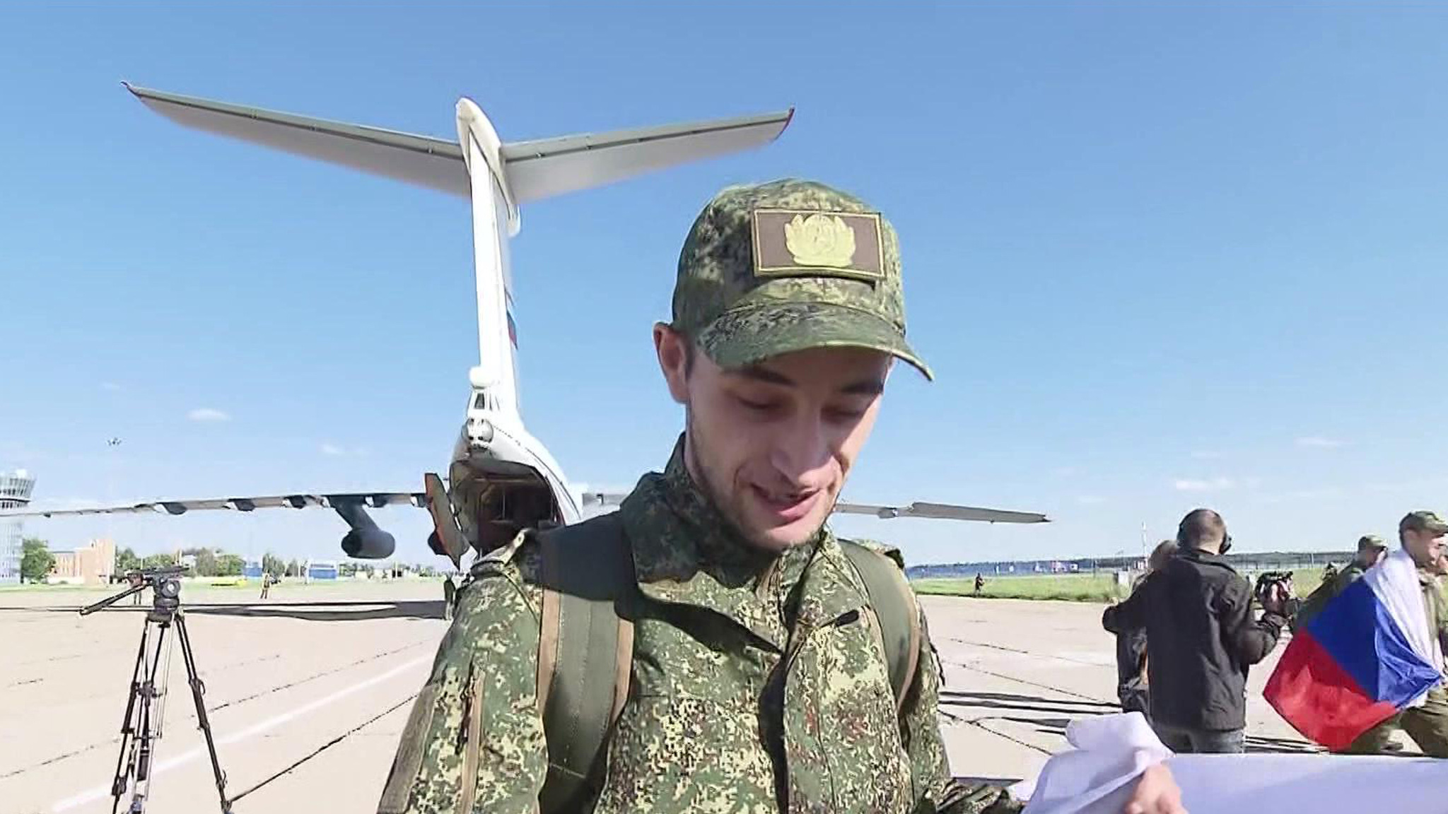 Москва встречает бойцов, которых удалось вытащить из украинского плена