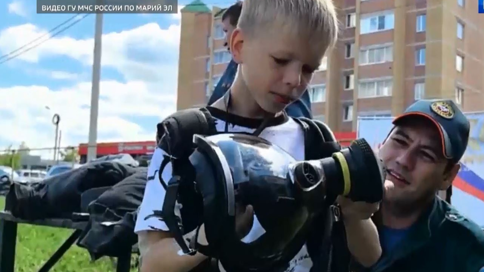 Жители Марий Эл могли примерить на себя роль сотрудника МЧС в День спорта в Руэме