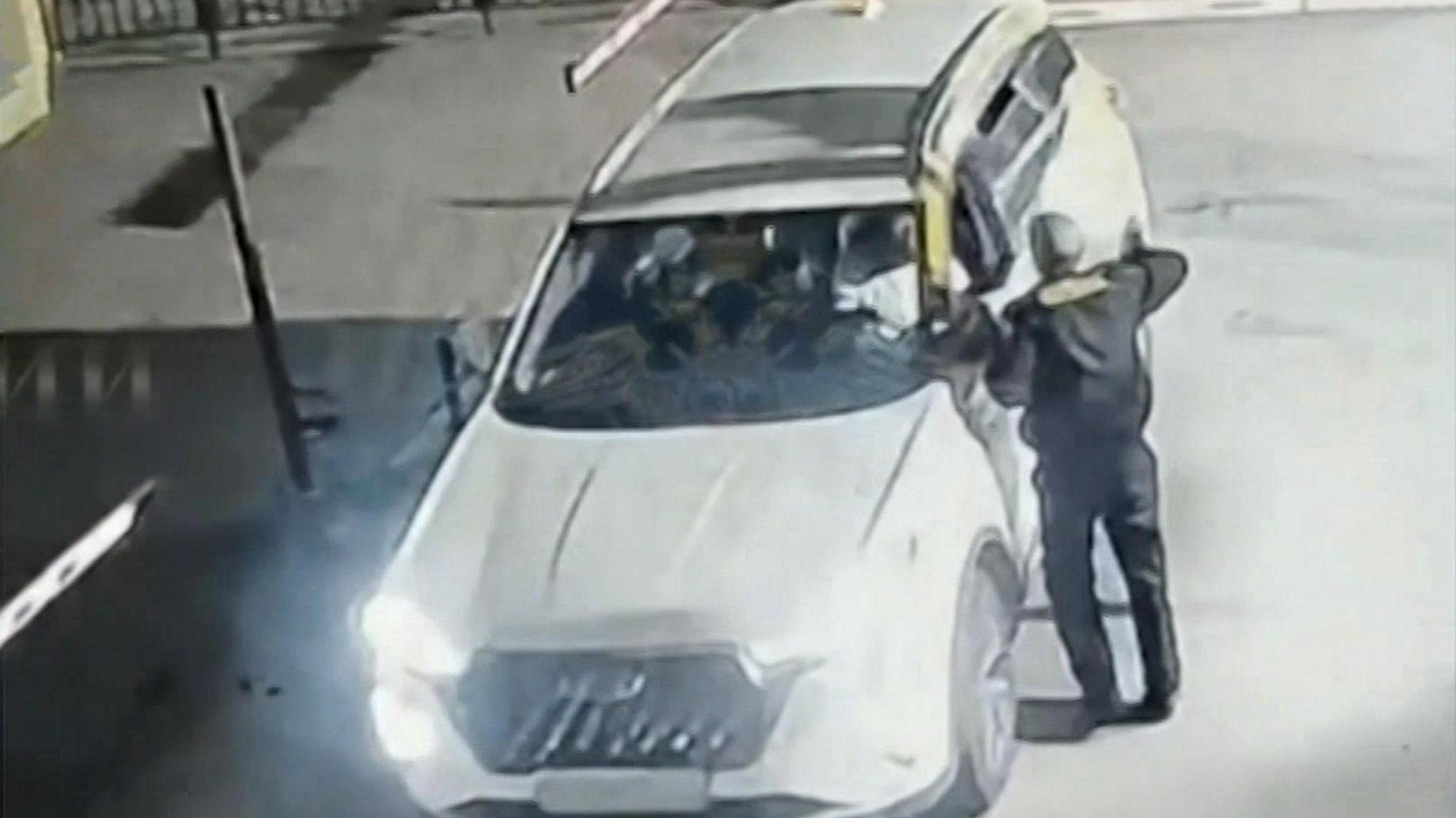 На парковке молодой автохам насмерть сбил охранника