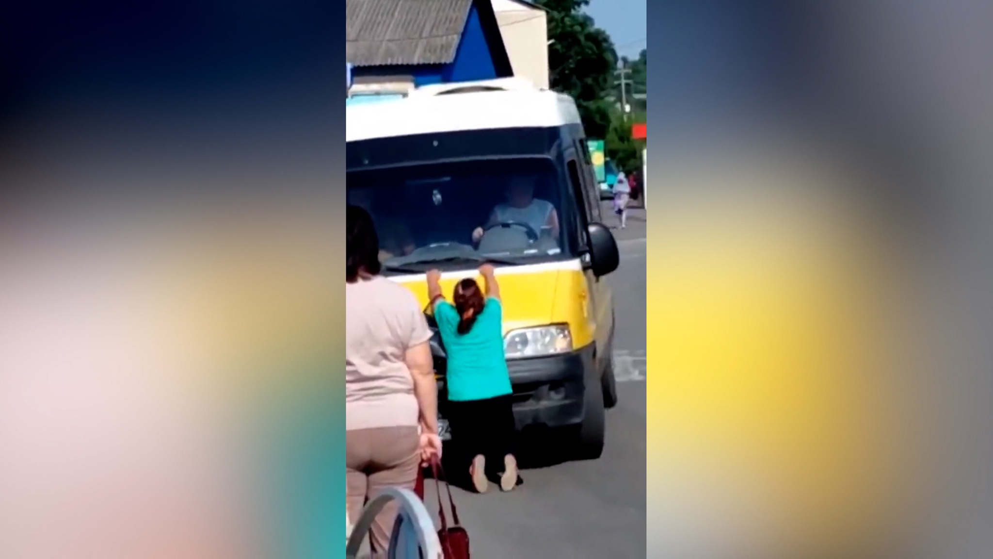 На Украине умерла женщина, пытаясь спасти сына от мобилизации