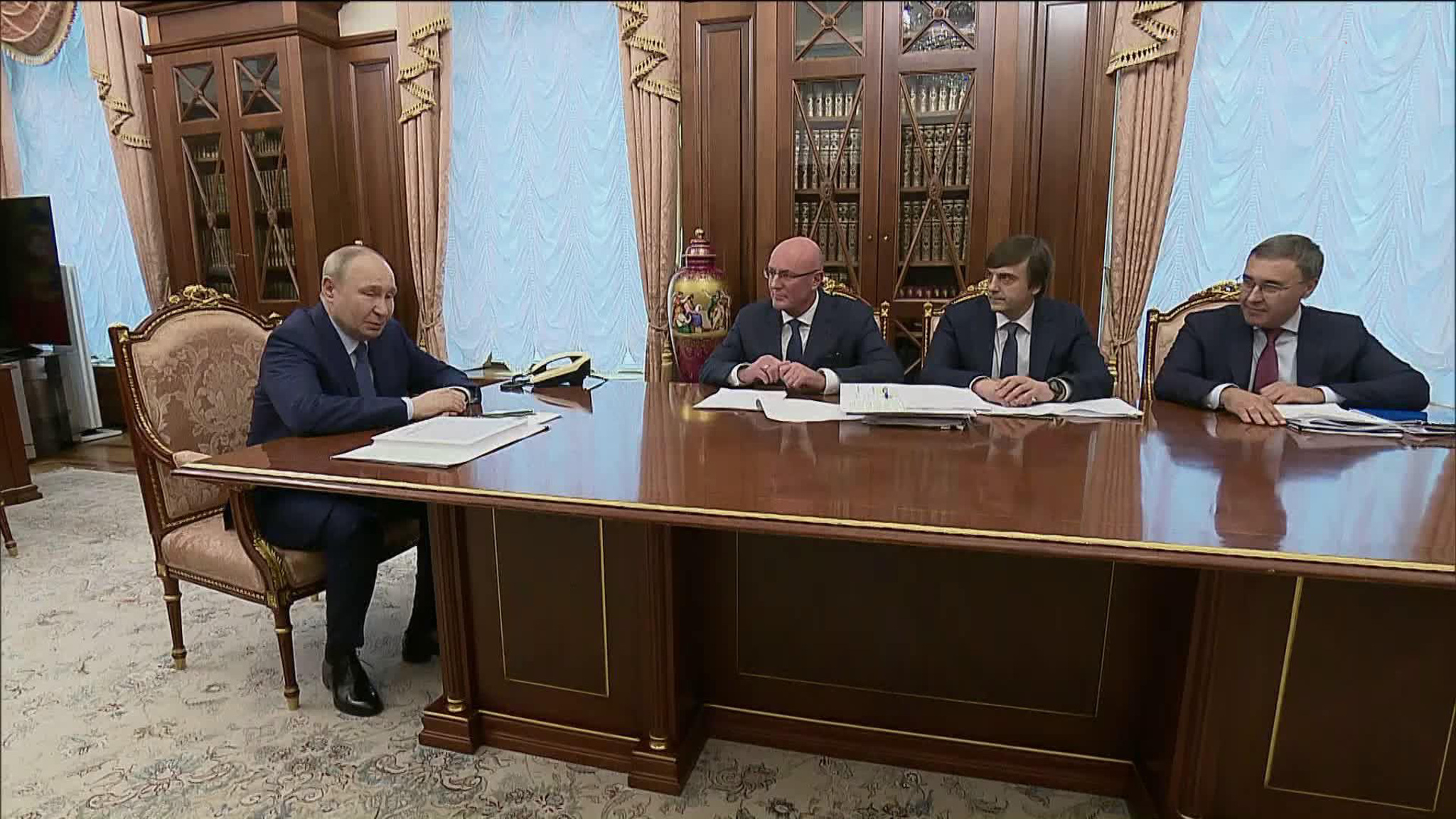 Владимир Путин провел совещание по вопросам образования