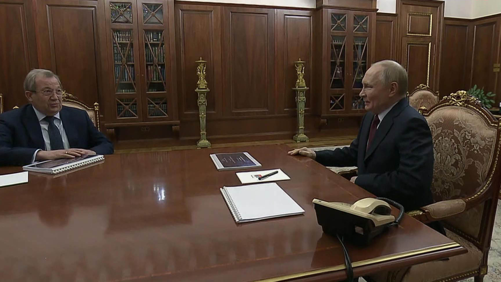 Путин провел встречу с главой РАН