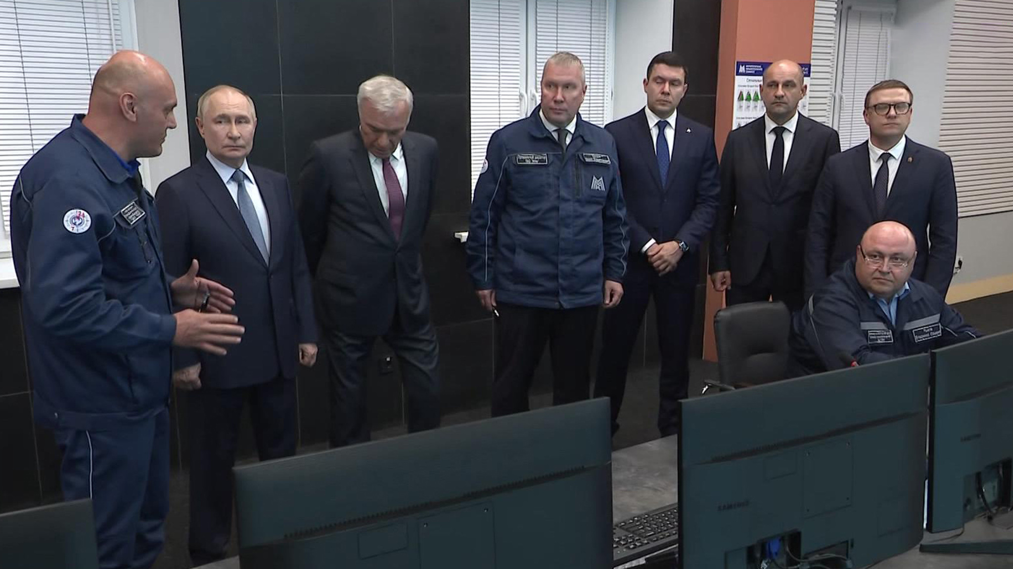 Путин пообщался с работниками Магнитогорского металлургического комбината