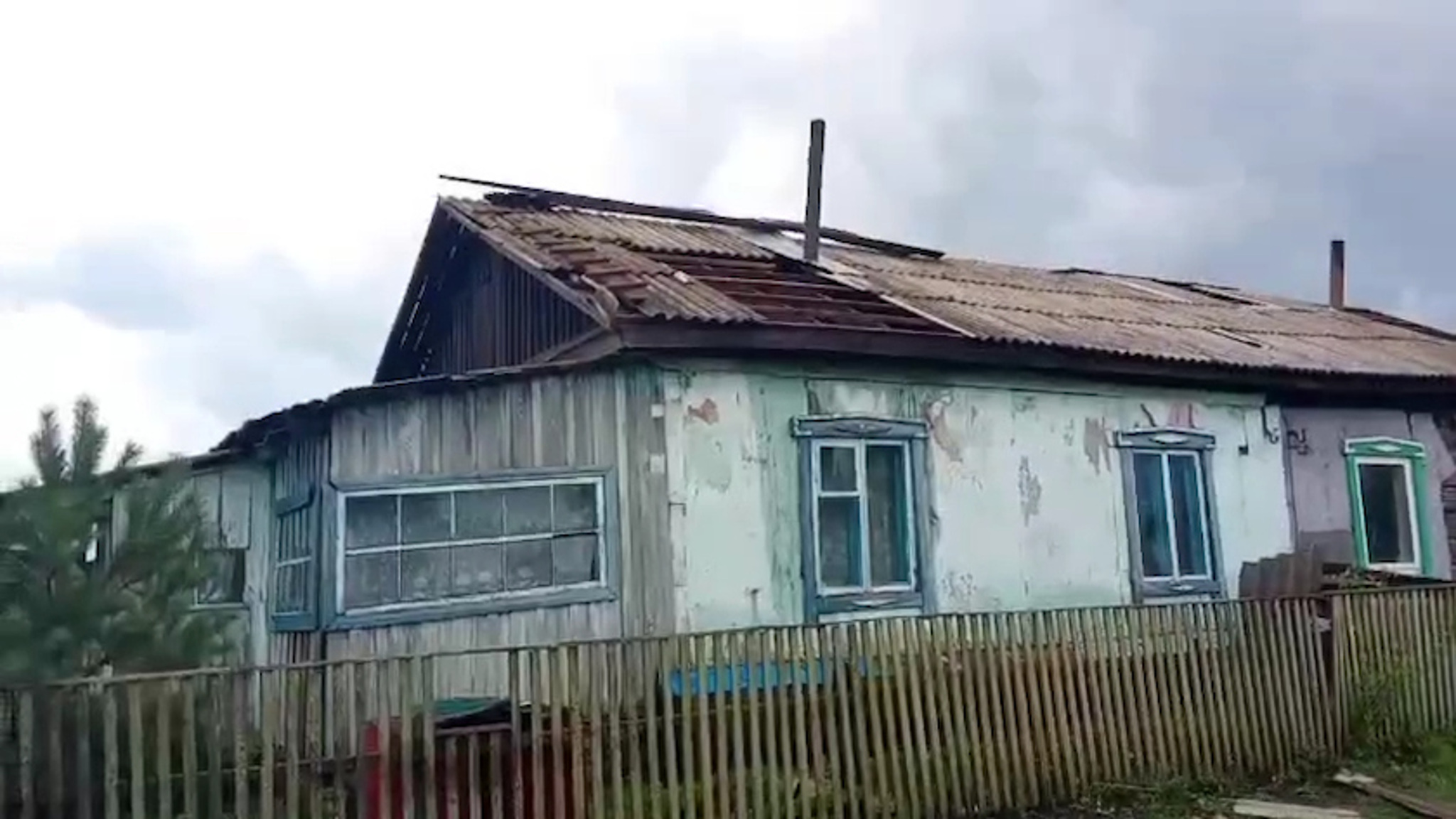 Последствия урагана устраняют в Михайловском округе