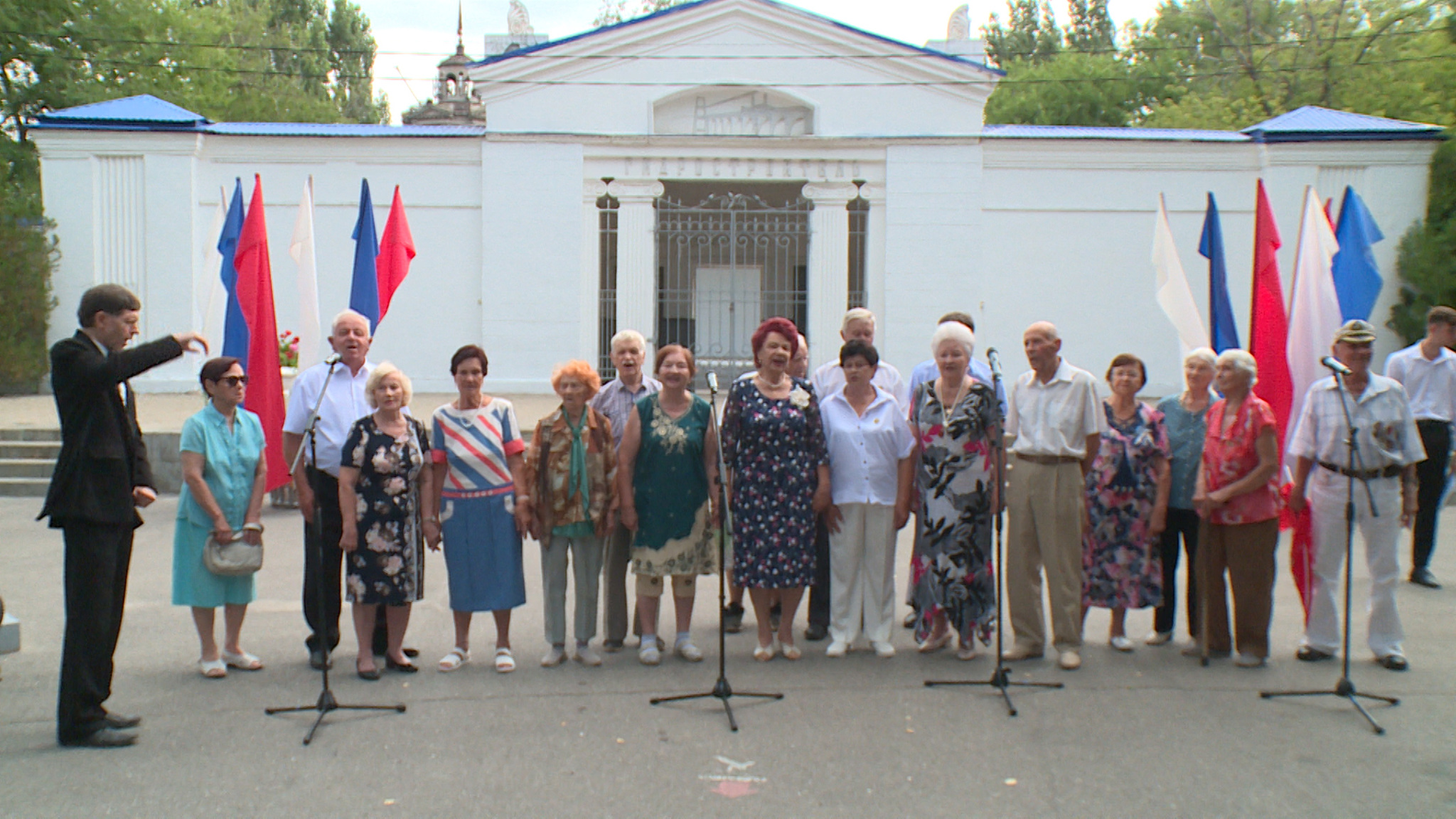 Волжскому – 71: в городе-спутнике состоялся торжественный митинг в честь первостроителей