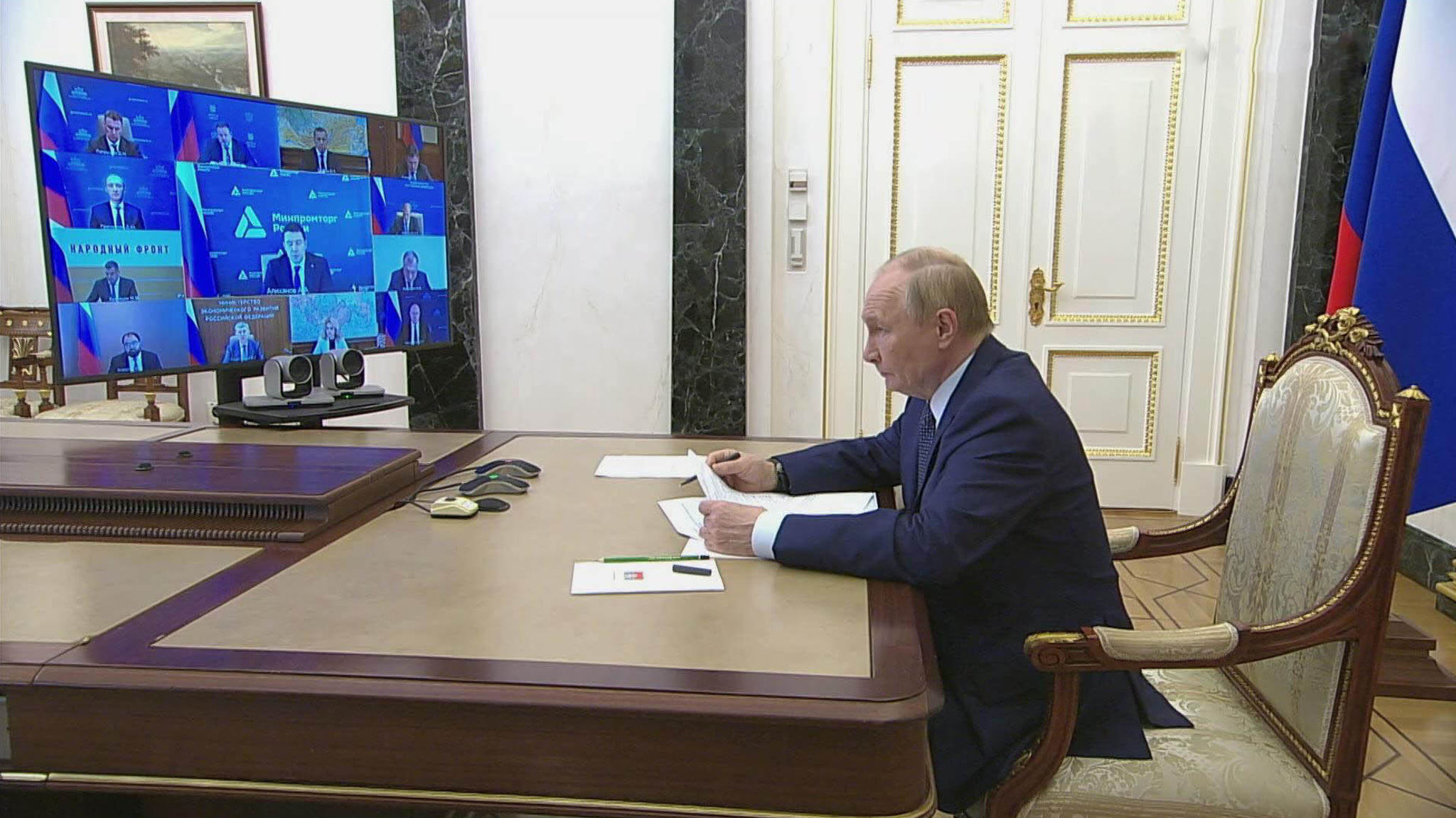Путин провел совещание с членами правительства
