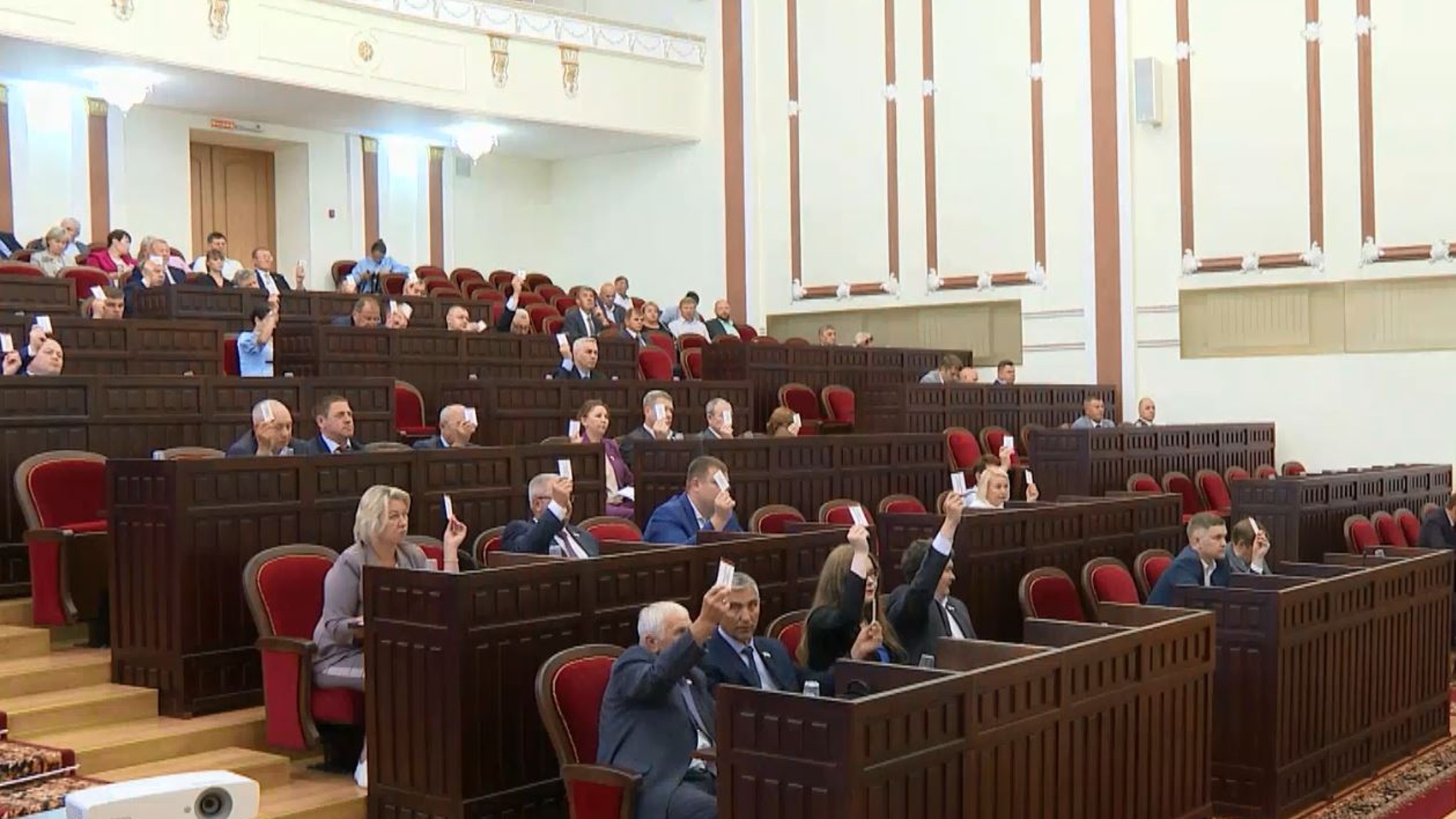 Объединение населённых пунктов, темы воспитания и наставничества обсудили на сессии Госсобрания Марий Эл