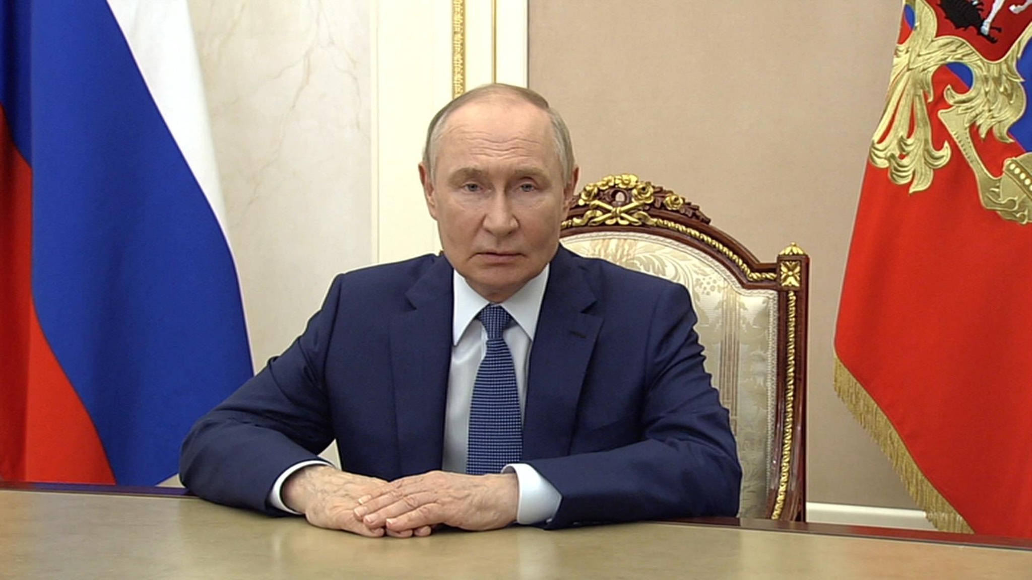 Путин поздравил российских следователей с профессиональным праздником
