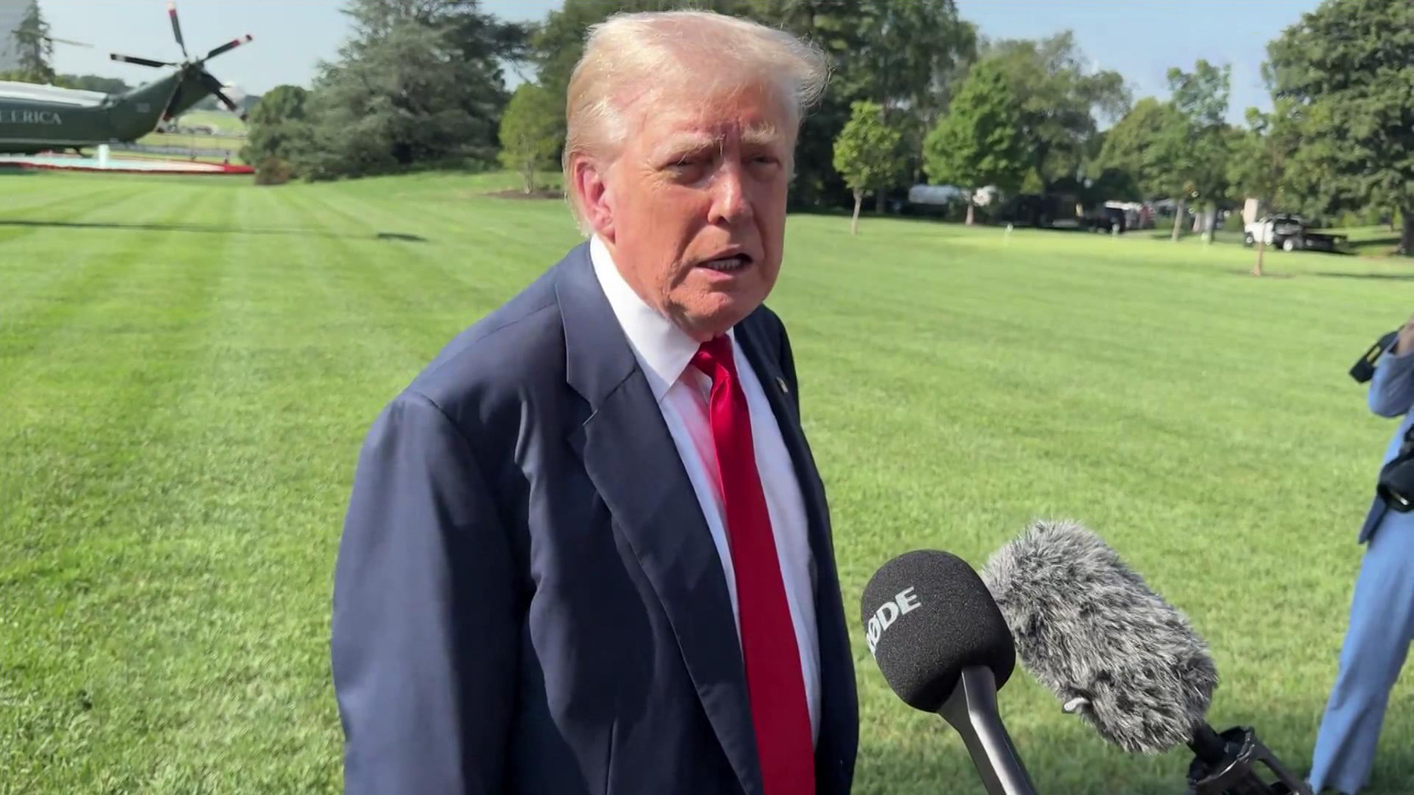 Администрация Трампа начинает войну с демократами