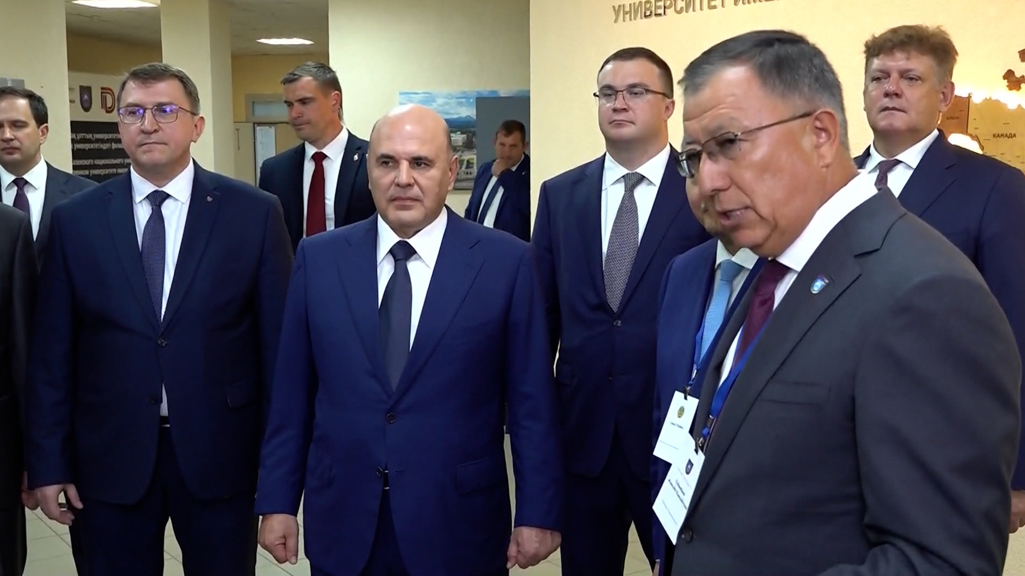 Мишустин побывал в омском госпитале, где будут лечить бойцов СВО