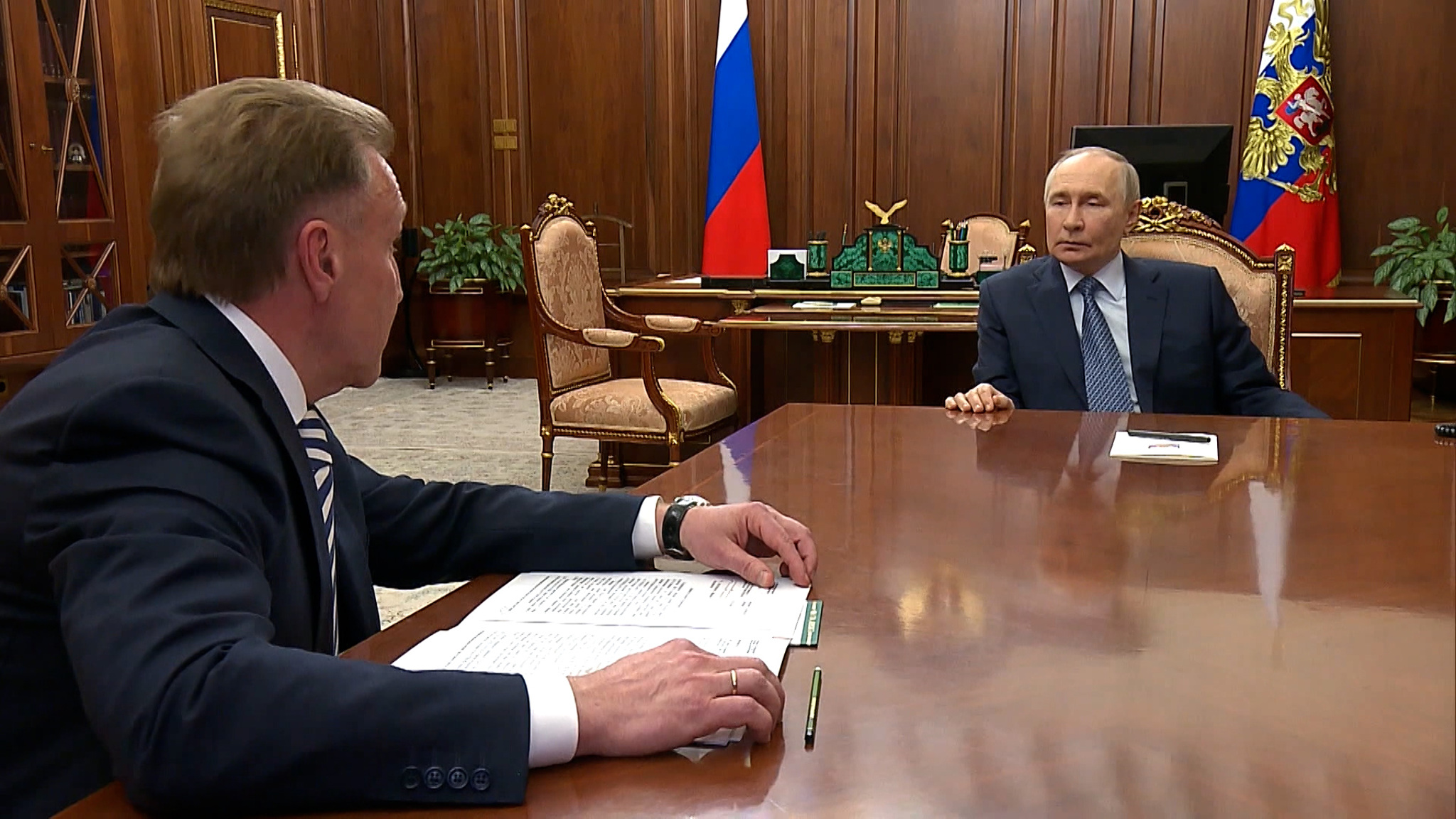 Владимир Путин заслушал доклад Игоря Шувалова