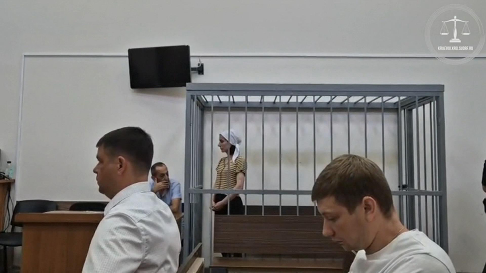 Суд арестовал бабушку и внучку, торговавших ядовитой чачей