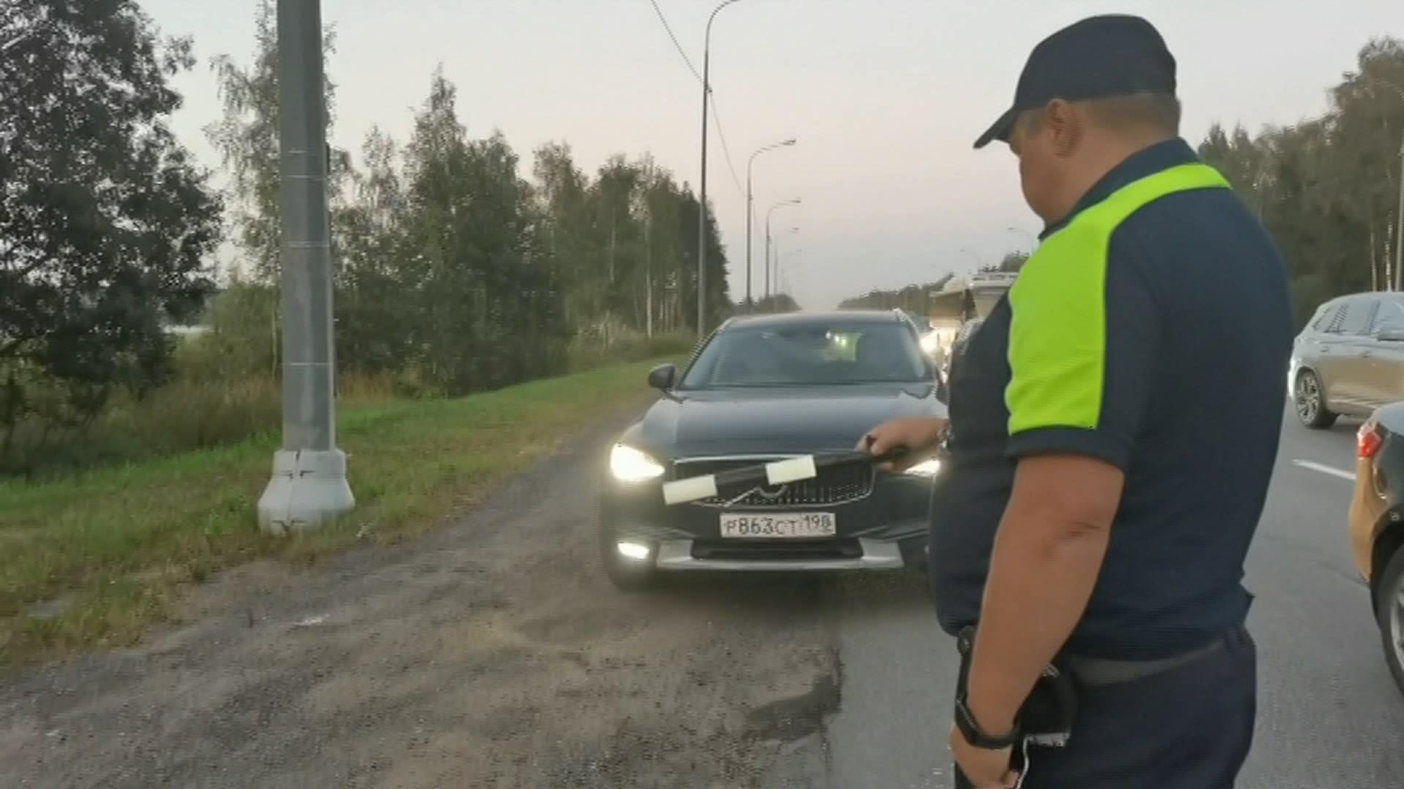 На главных магистралях Петербурга прошел рейд по обочечникам