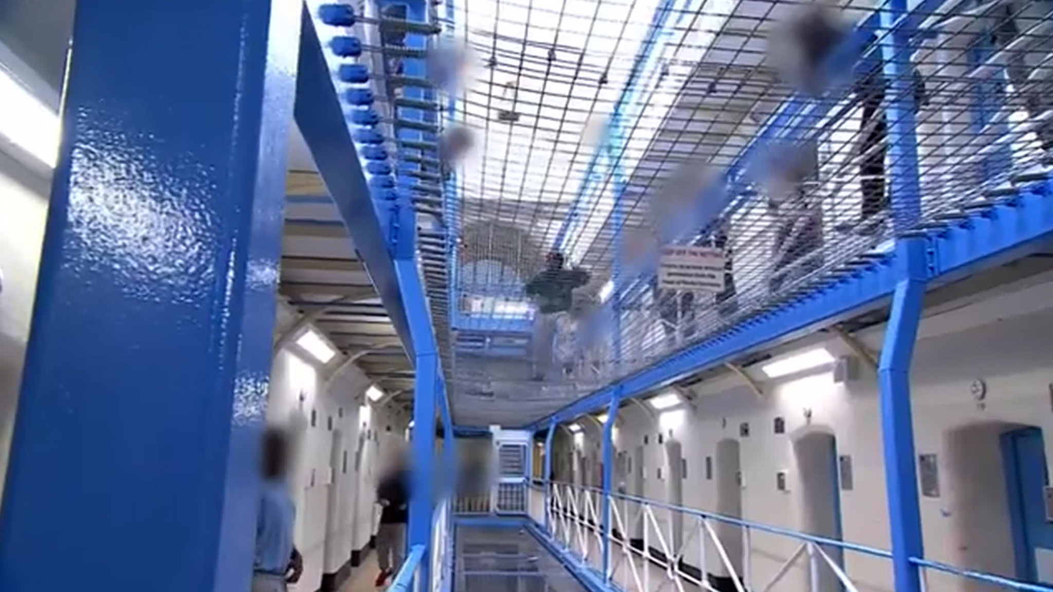 В Британии из-за переполненных тюрем освободили 26 тысяч заключенных