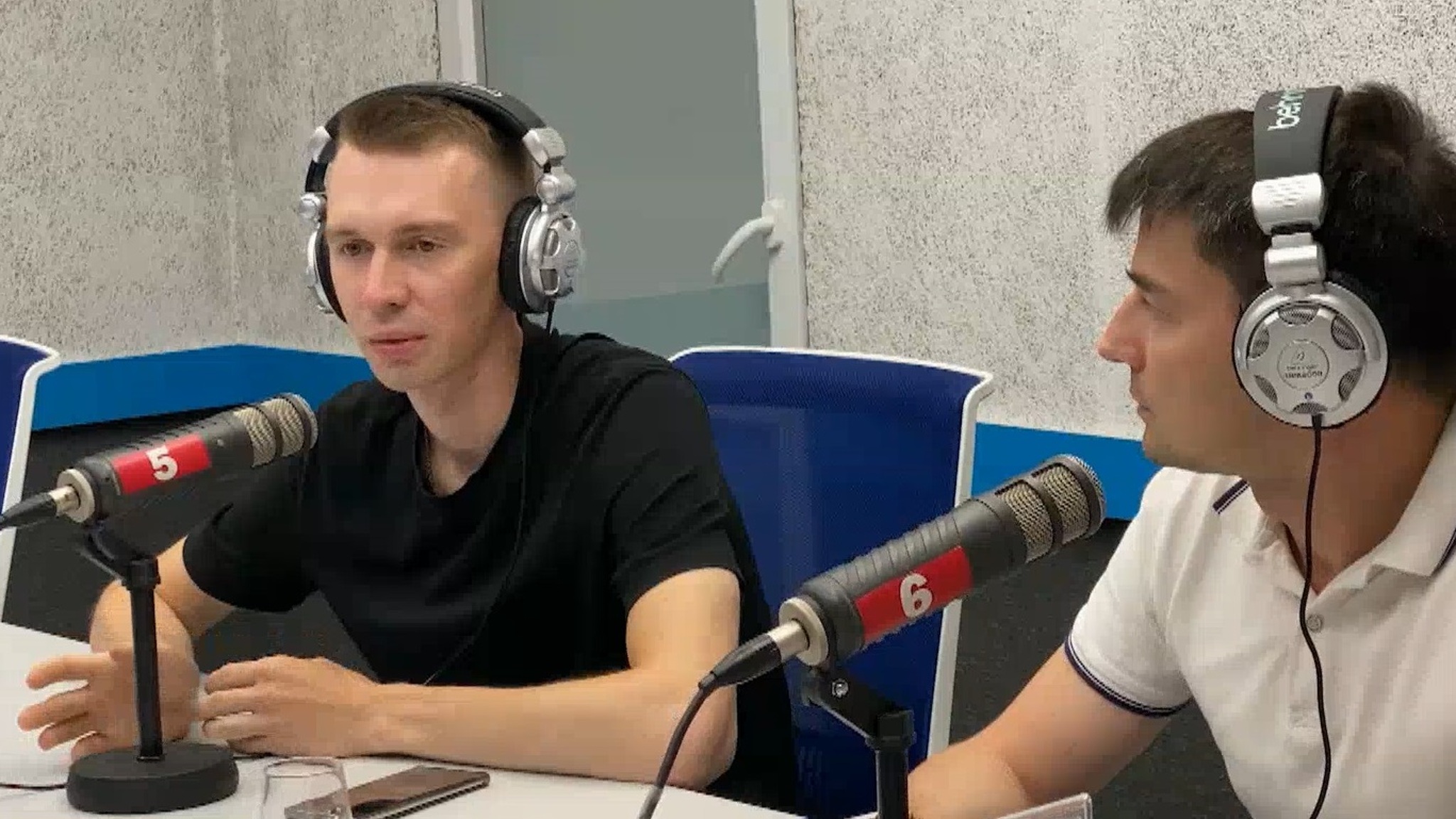 О преображении города через уличное искусство рассказал в радиоэфире йошкар-олинский художник граффити Илья Белов