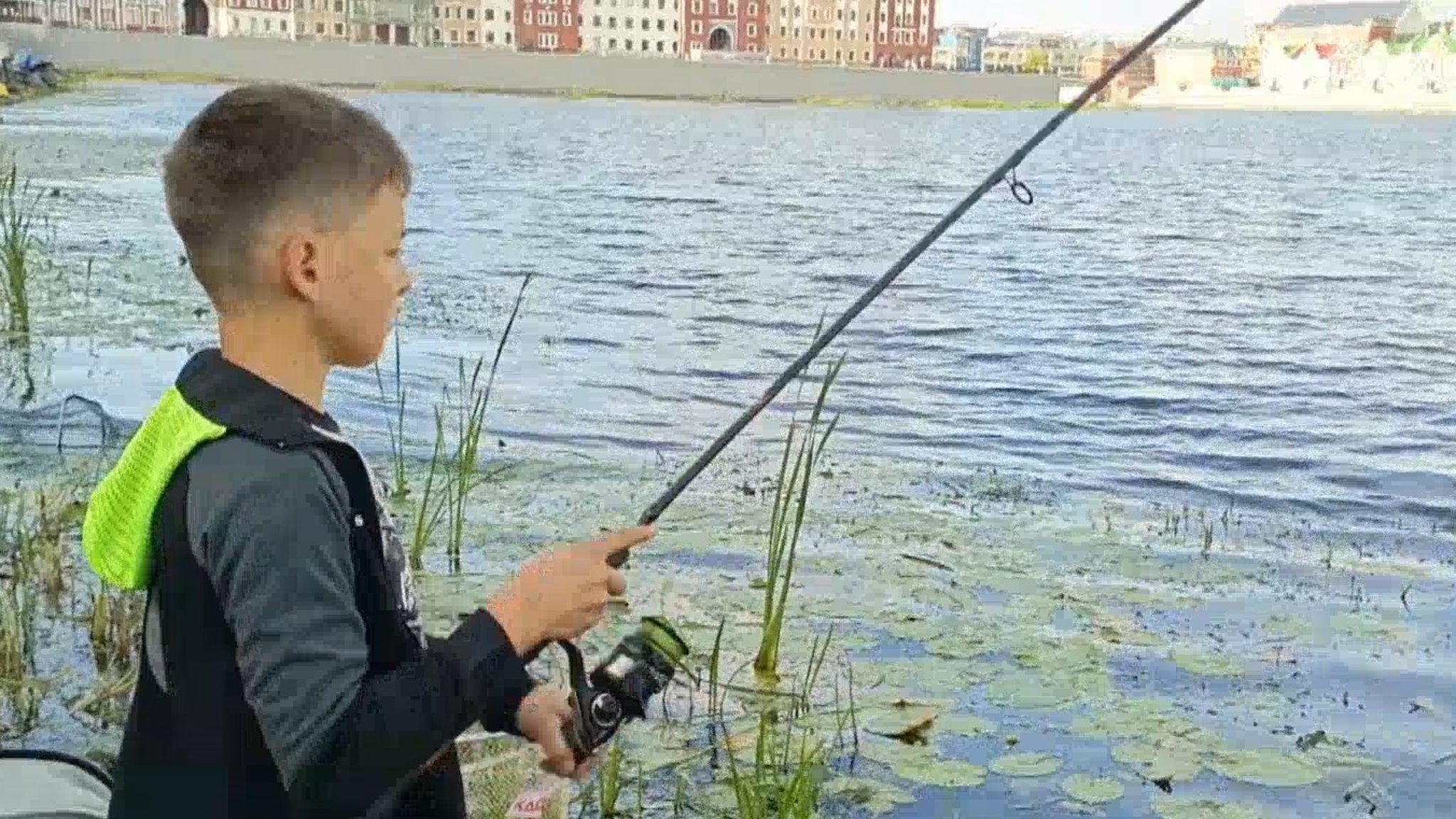 Самым юным участником чемпионата по ловле донной удочкой в Йошкар-Оле стал 12-летний Антон Ермолаев