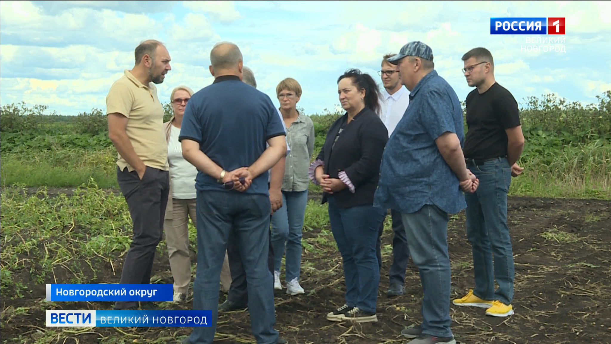 Депутаты Новгородской областной думы провели выездное заседание в полях фермерского хозяйства