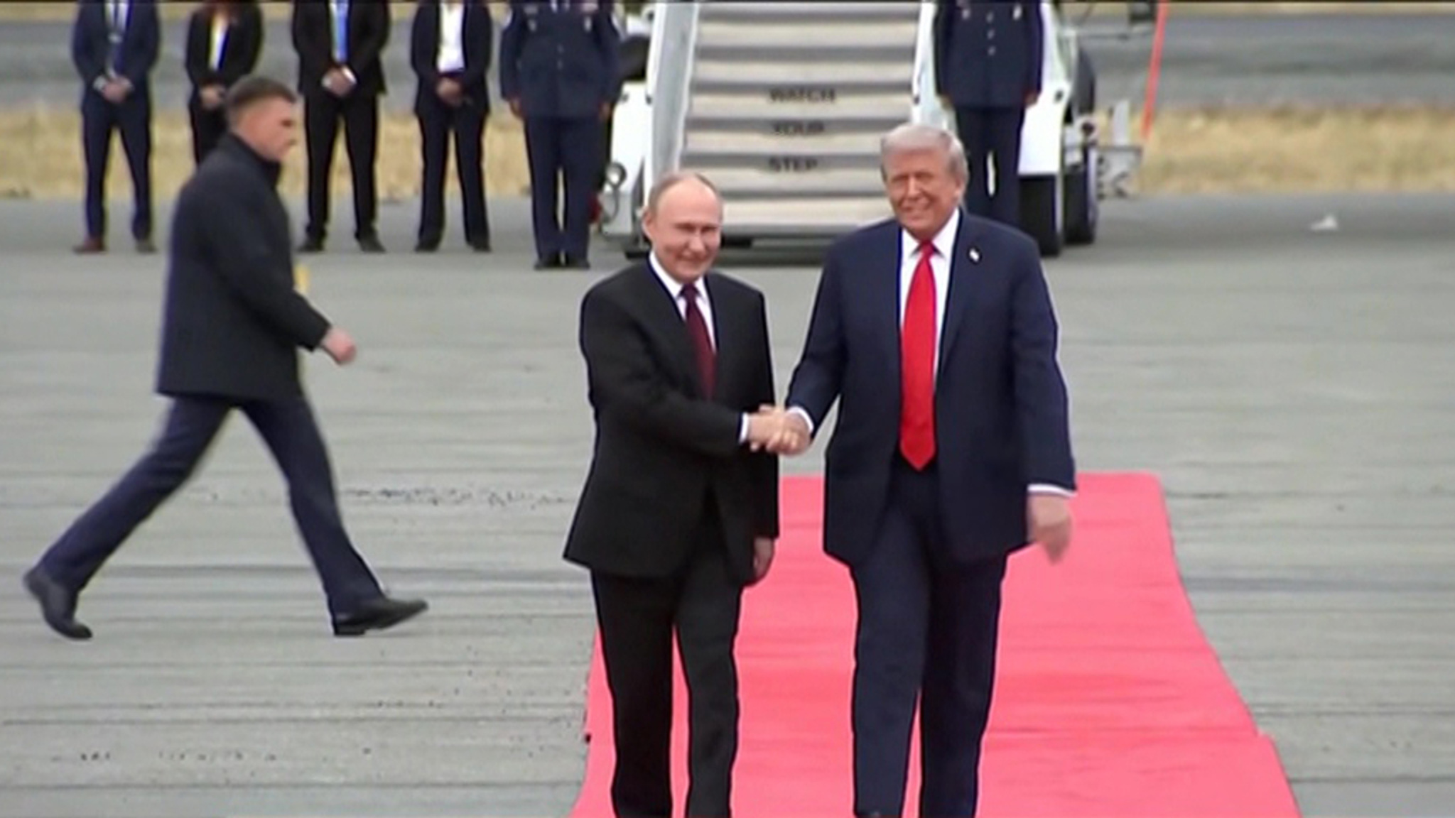 Западные СМИ проанализировали "язык тела" Путина и Трампа при встрече