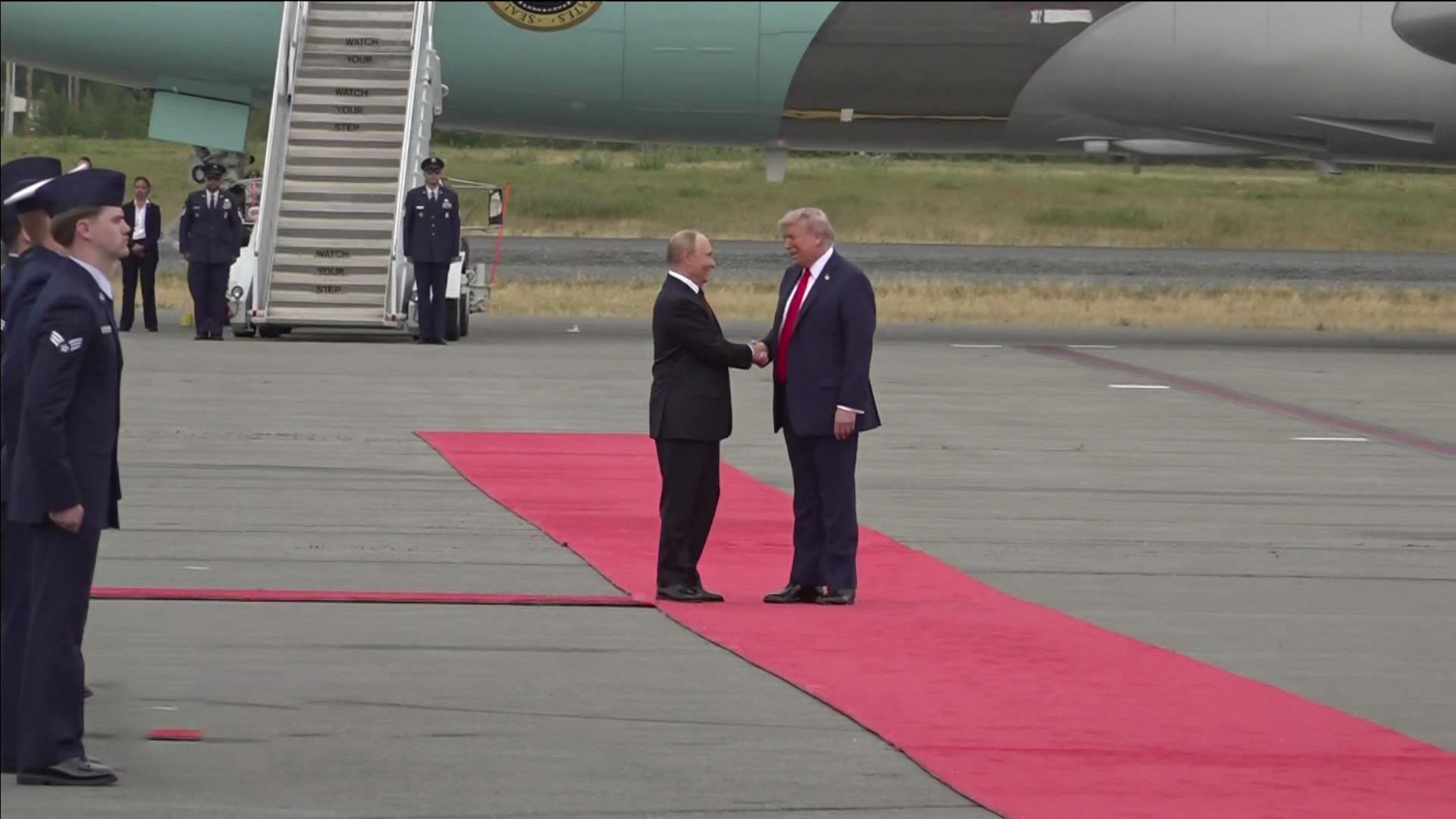 Путин и Трамп начали саммит с разговора в лимузине