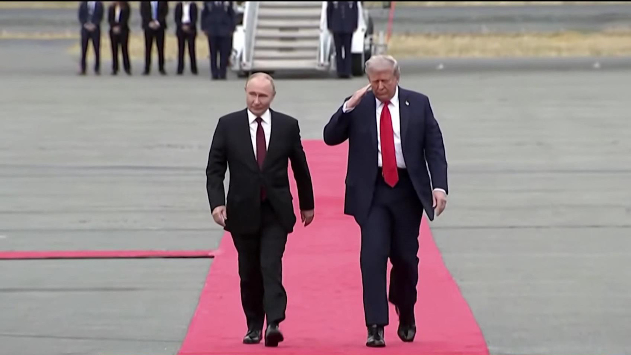 Трамп встретился с Путиным как со старым другом