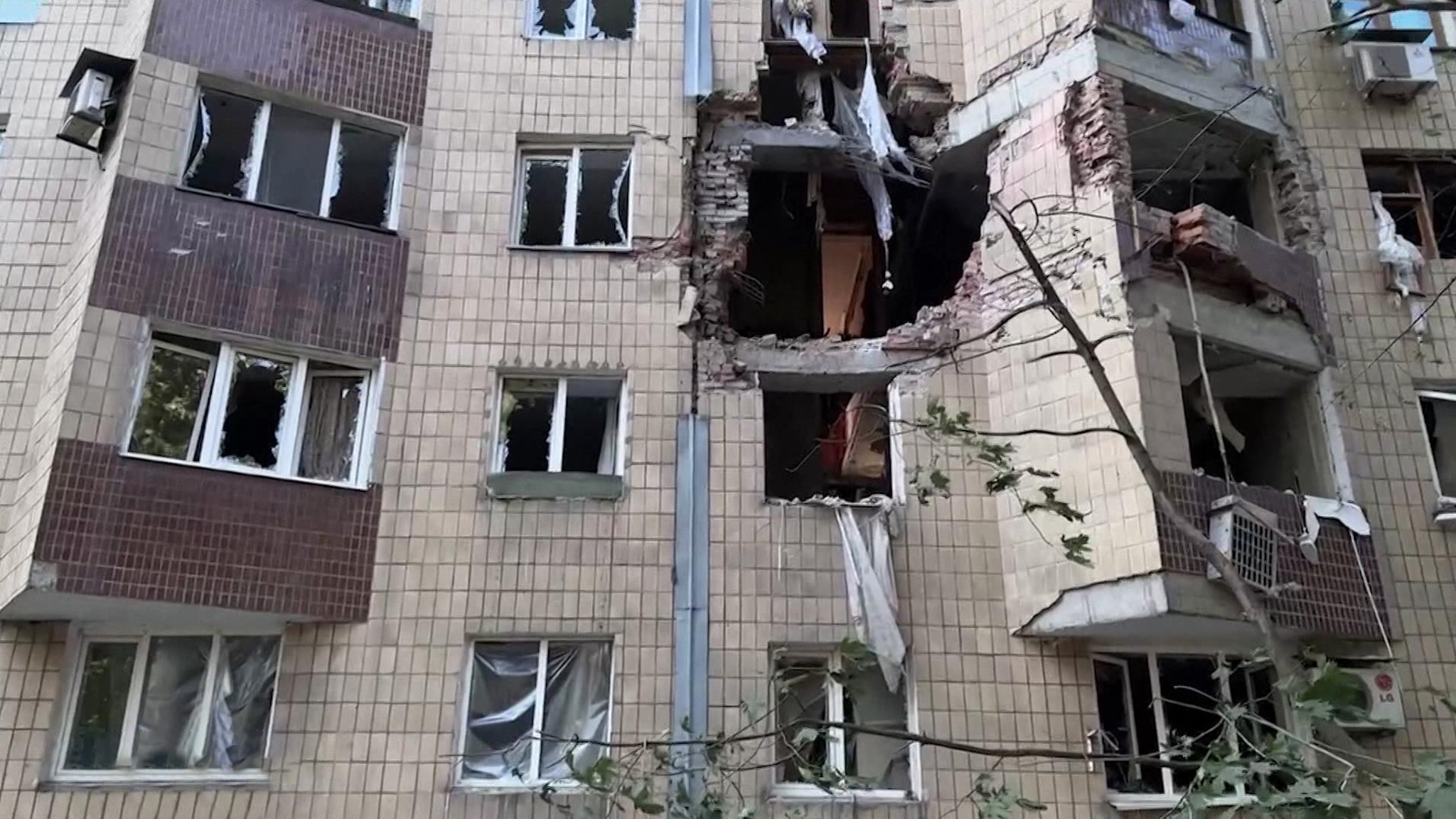 ВСУ бьют по мирным жителям в Донецке и Курской области