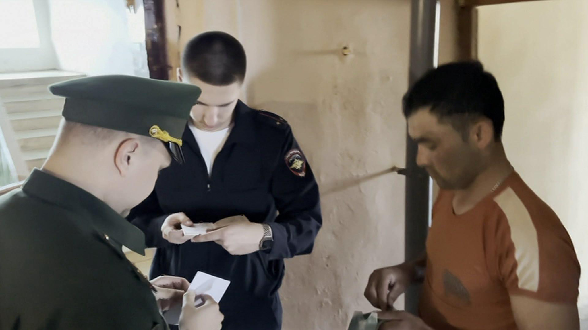 В Кашире полиция устроила раннюю побудку в хостеле с мигрантами
