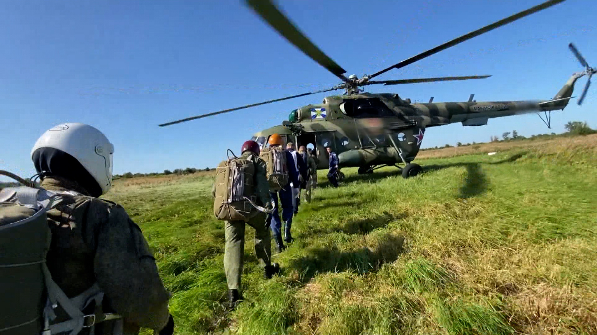 Морпехи Балтийского флота провели учения по воздушно-десантной подготовке