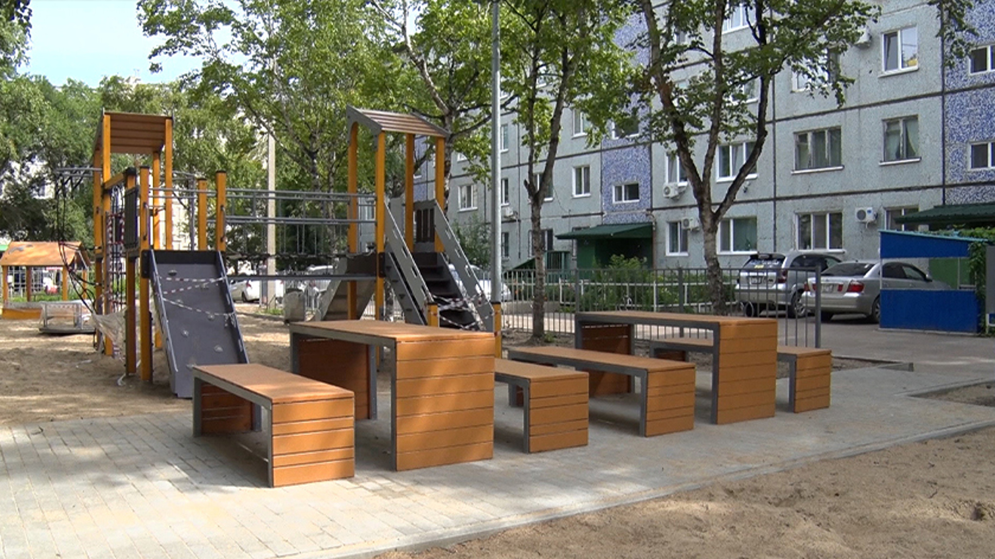 В областном центре на месте пустыря появилась современная детская площадка