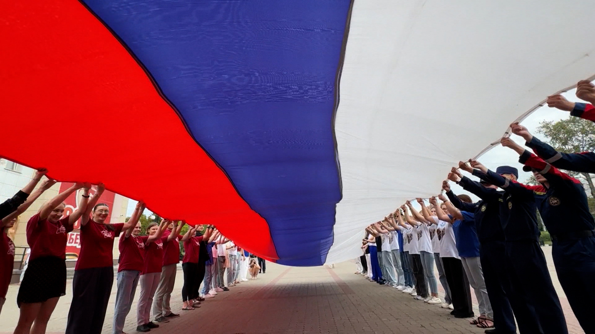 Россия отмечает День государственного флага