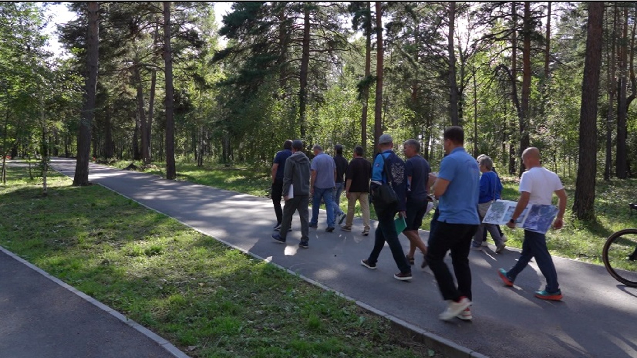 Глава Тюмени проинспектировал ход благоустройства нового экопарка