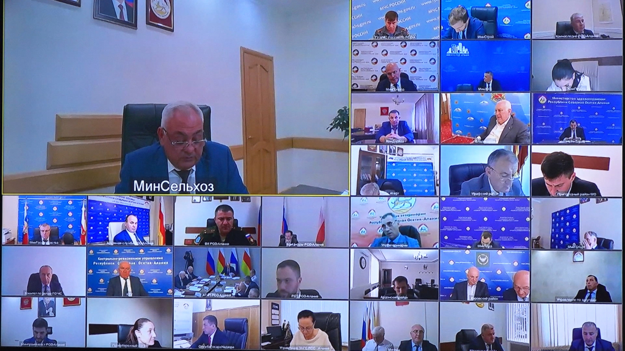 Заседание правительства: программы переселения из аварийного фонда и поддержки безработных, которые решили начать свое дело