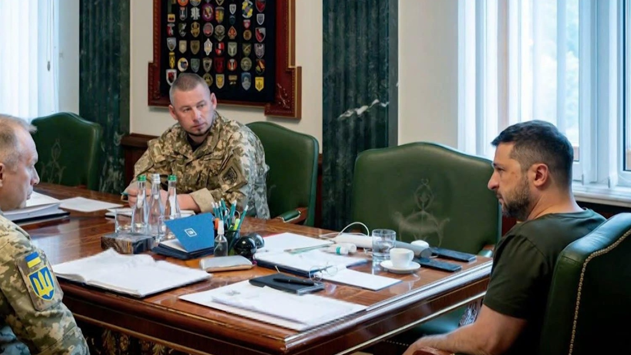 Украинцы требуют от Зеленского правды о войне