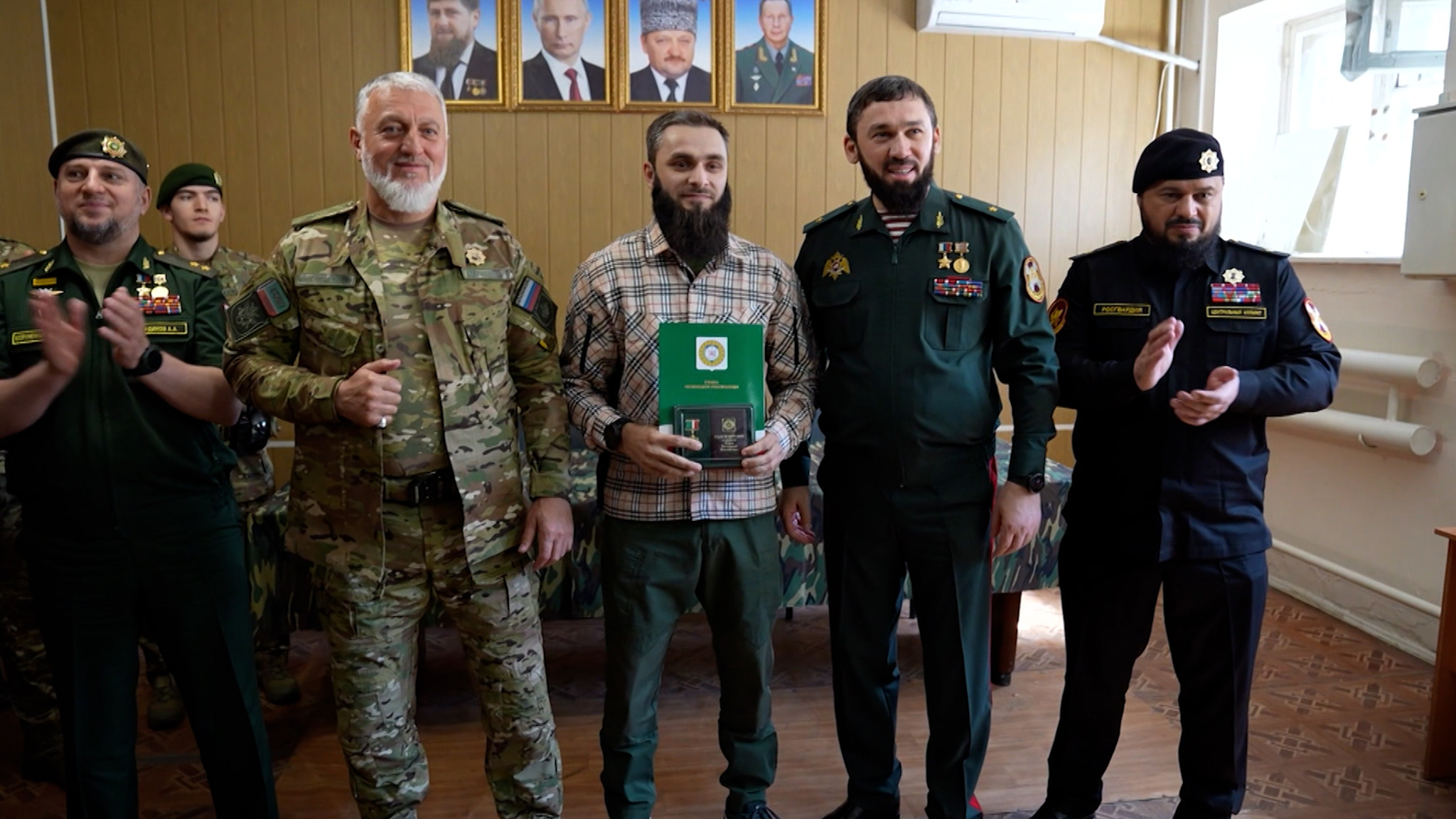 Высшее звание за мужество получил сотрудник чеченской телерадиокомпании